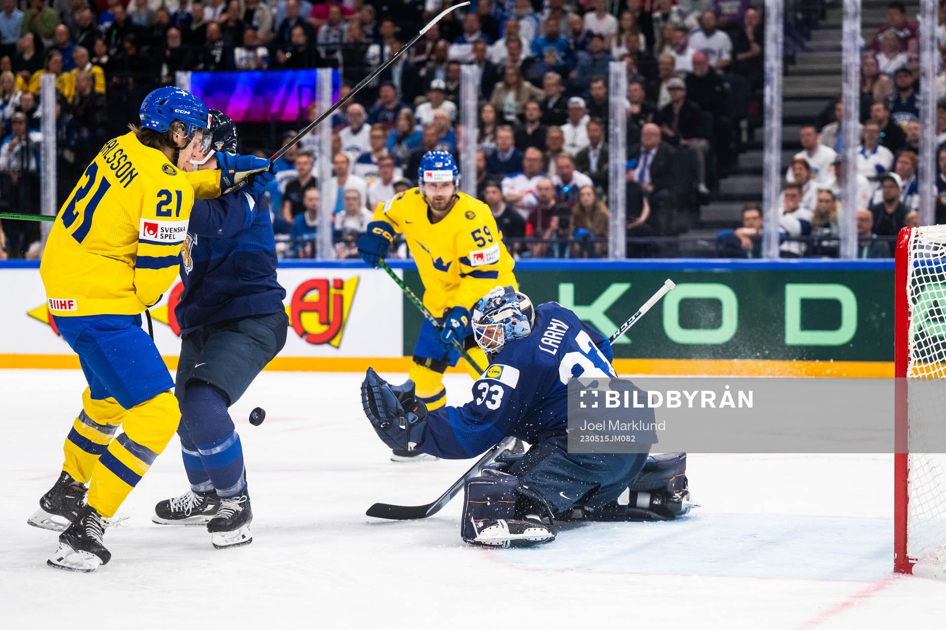 Leo Carlsson and Linus Johansson of Sweden in front of