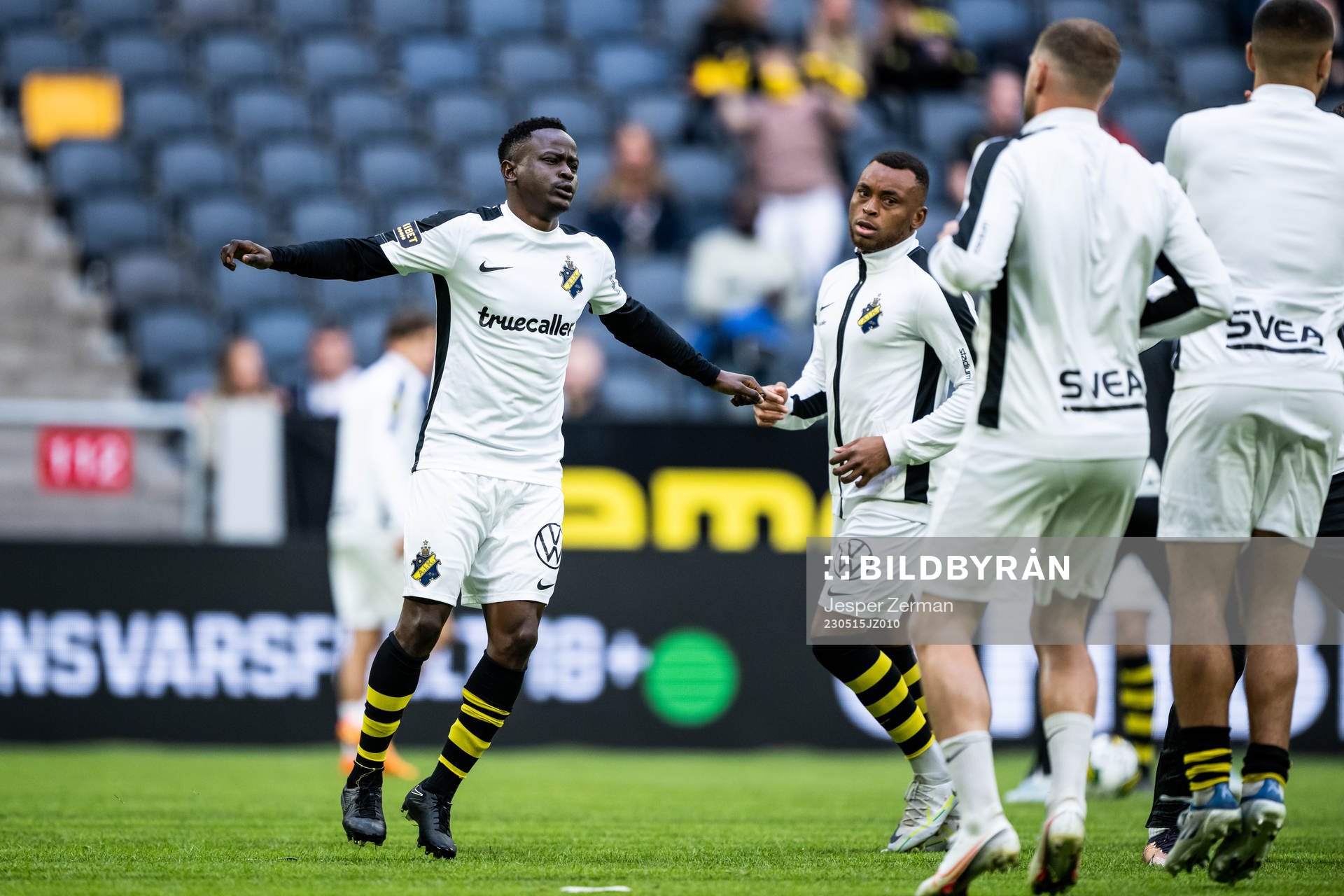 AIKs Erick Otieno inför fotbollsmatchen i Allsvenskan mellan AIK och IFK Göteborg den 15 maj 2023 i Stockholm. 