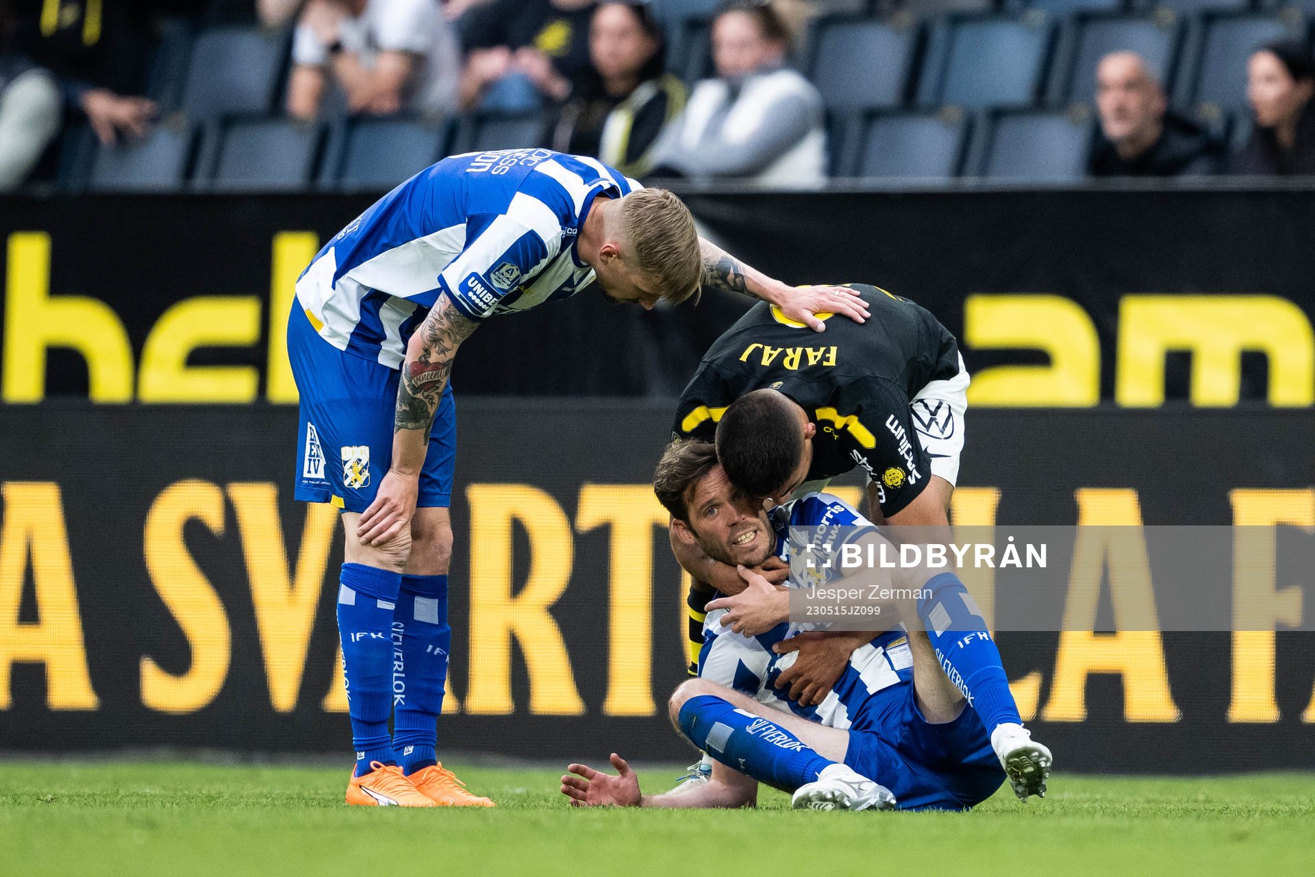 IFK Göteborgs Emil Salomonsson och AIKs Omar Faraj