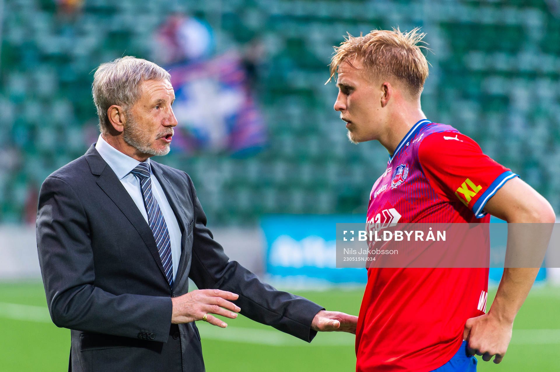 Helsingborgs tränare Stuart Baxter och Casper Widell pratar