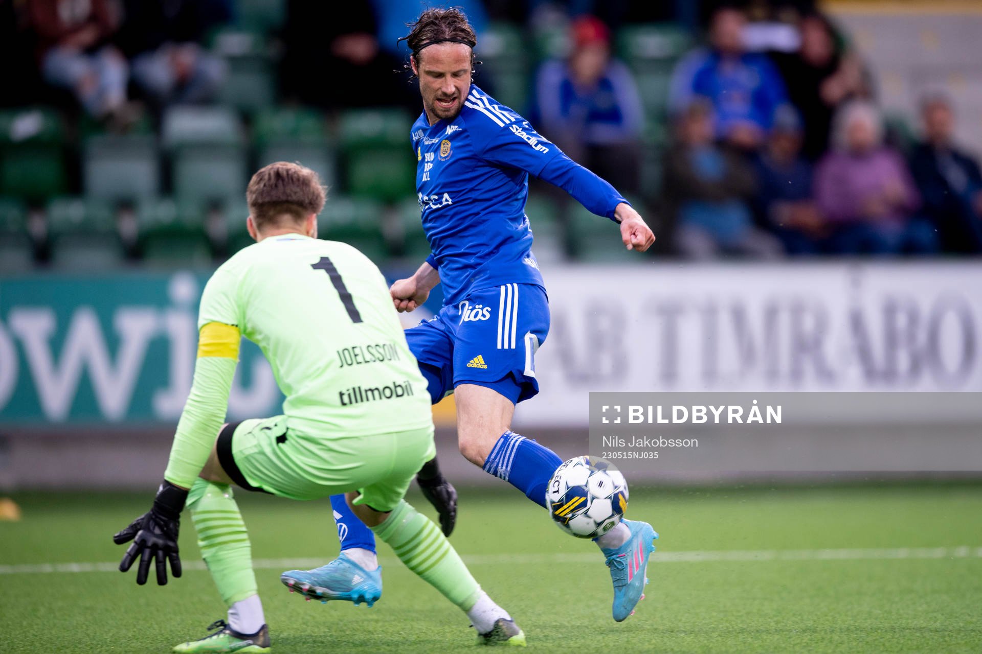 Helsingborgs målvakt Kalle Joelsson räddar GIF Sundsvalls