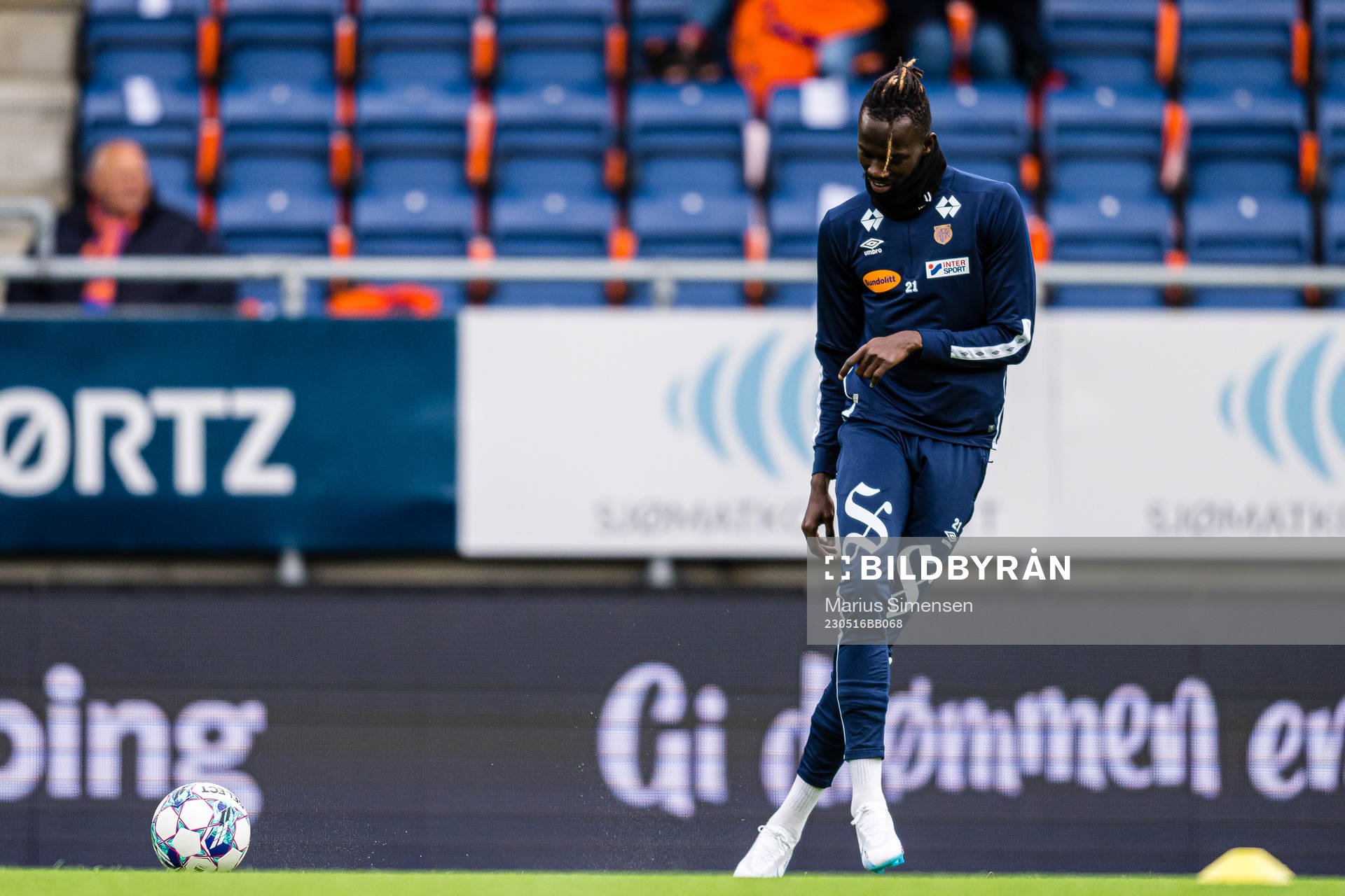 Amidou Diop of Aalesund warms up