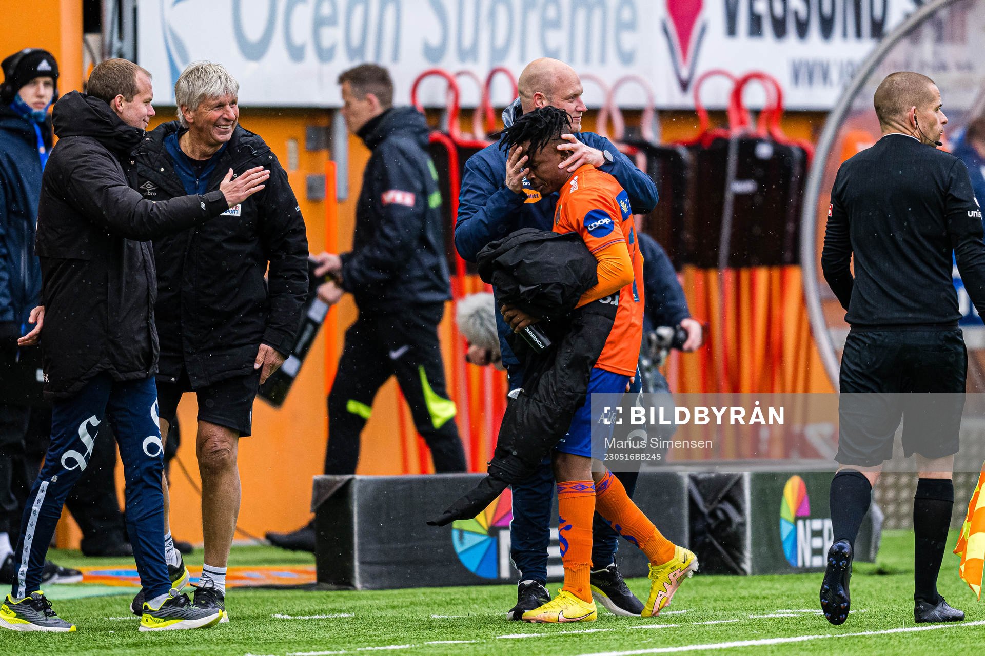 Isaac Atanga of Aalesund and Marius Bøe, interim head