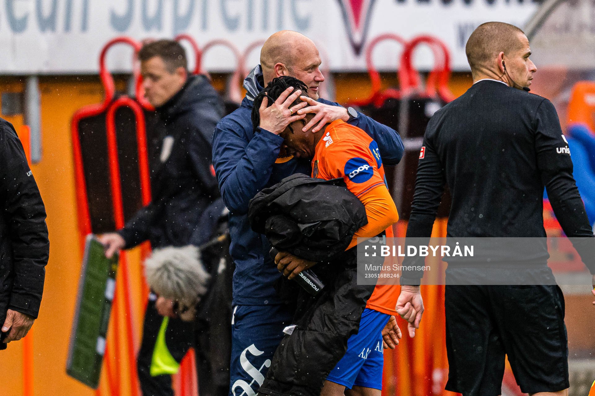 Isaac Atanga of Aalesund and Marius Bøe, interim head