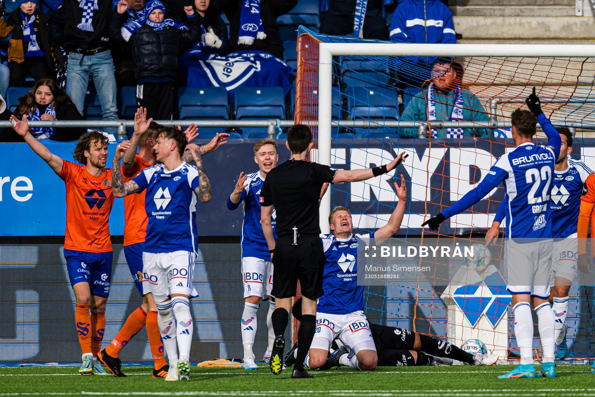 Ola Brynhildsen and Kristian Eriksen of Molde reacts
