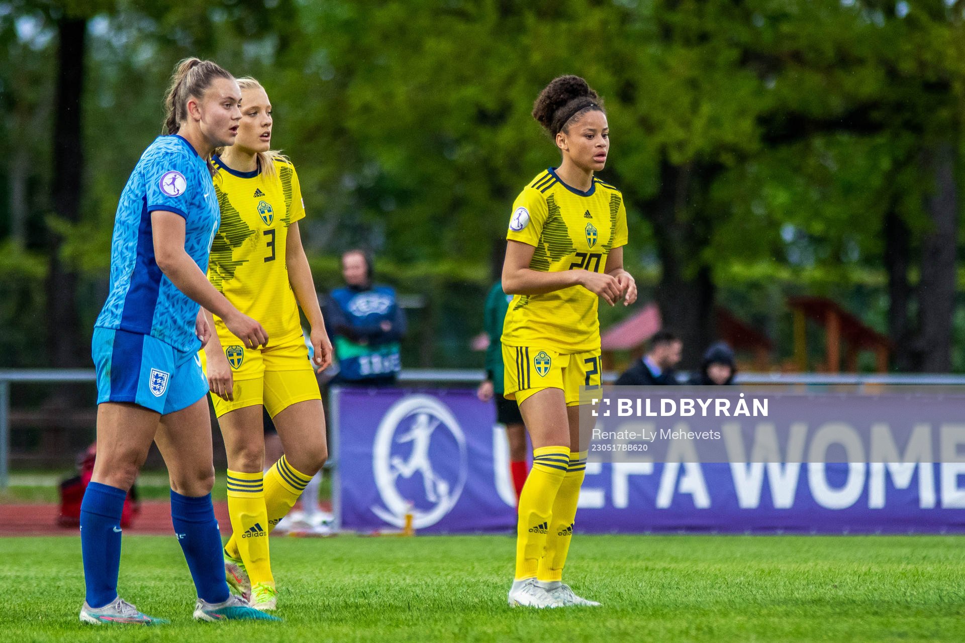 Smilla Holmberg and Felicia Schröder of Sweden during the 2023 UEFA Women's Under-17 Championship match between Sweden and England on May 17, 2023 in Tartu.