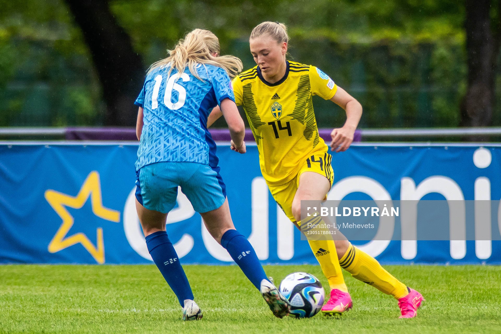 Sophie Harwood of England amd Ida Björnberg of Sweden