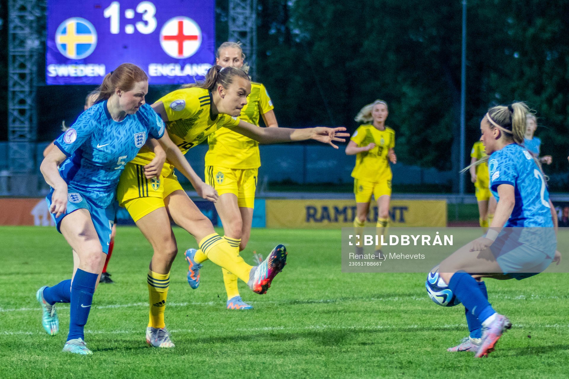 Katie Reid of England and Bianca Hultbäck of Sweden