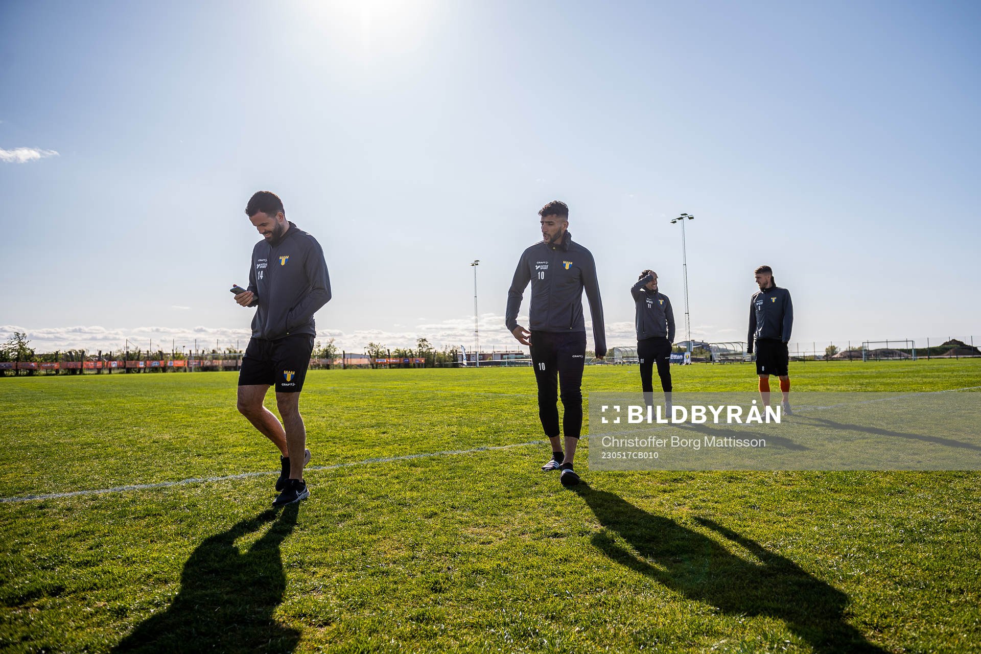 Torns IFs spelare känner på gräsmattan inför fotbollsmatchen i Division 1 Södra mellan Torns IF och Lunds BK den 17 maj 2023 i Lund. 