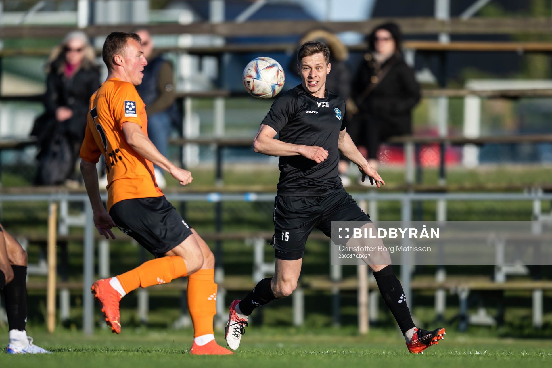 Torns IFs Linus Persson och Lunds BKs Gustav Båth Sågänger under fotbollsmatchen i Division 1 Södra mellan Torns IF och Lunds BK den 17 maj 2023 i Lund. 