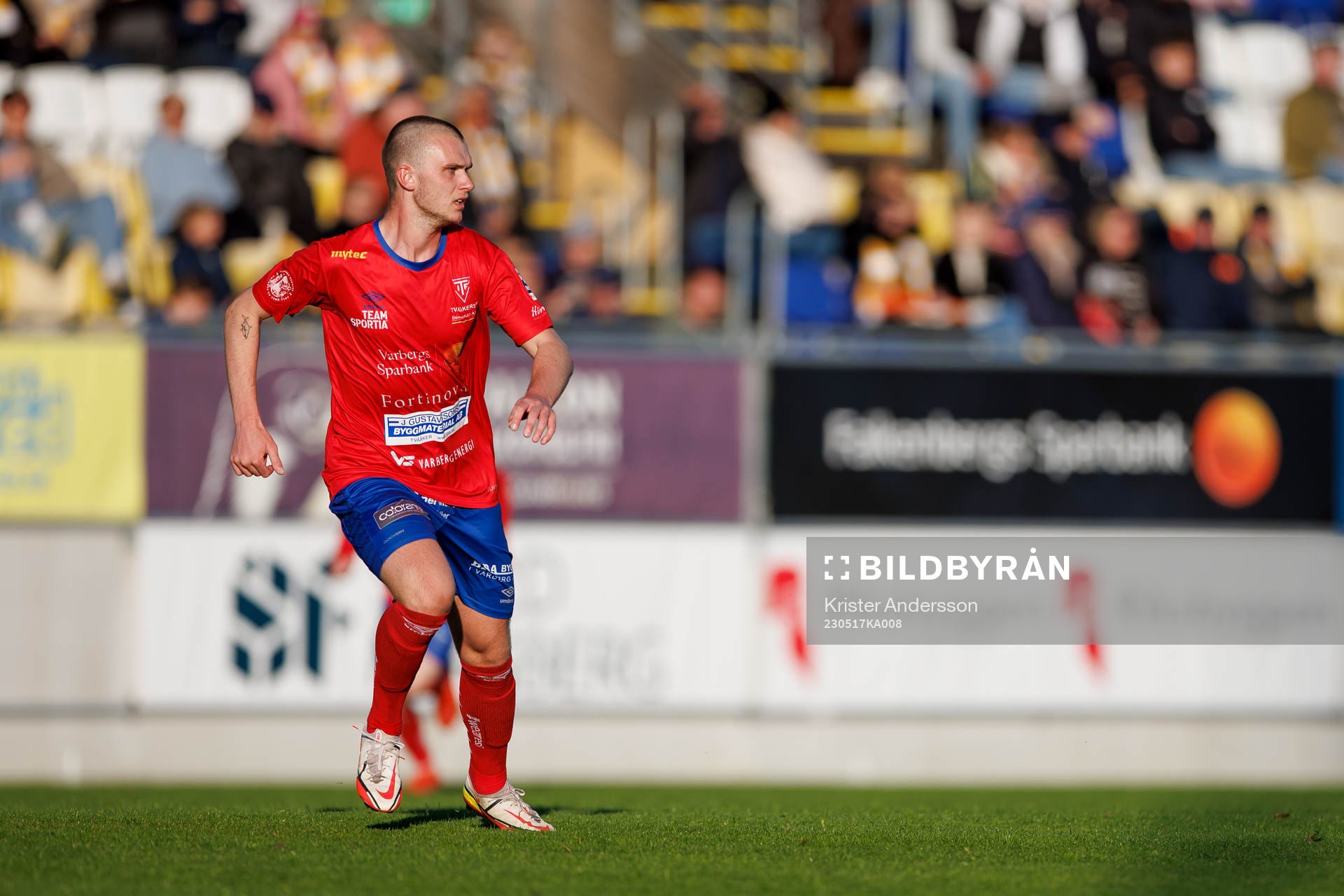Tvååkers Nils Bertilsson under fotbollsmatchen i Ettan södra mellan Falkenberg och Tvååker den 17 maj 2023 i Falkenberg. 