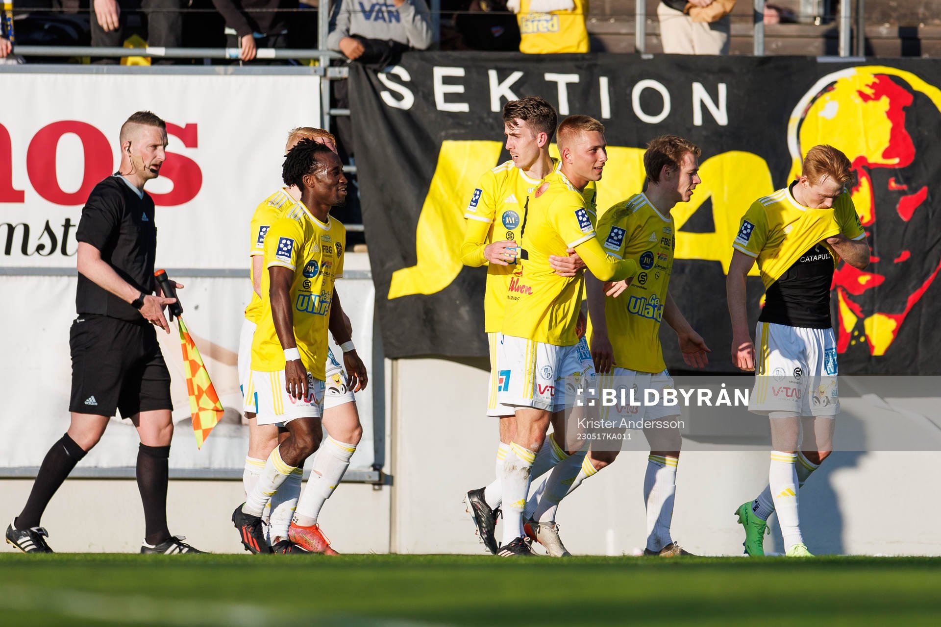 Falkenbergs spelare jublar