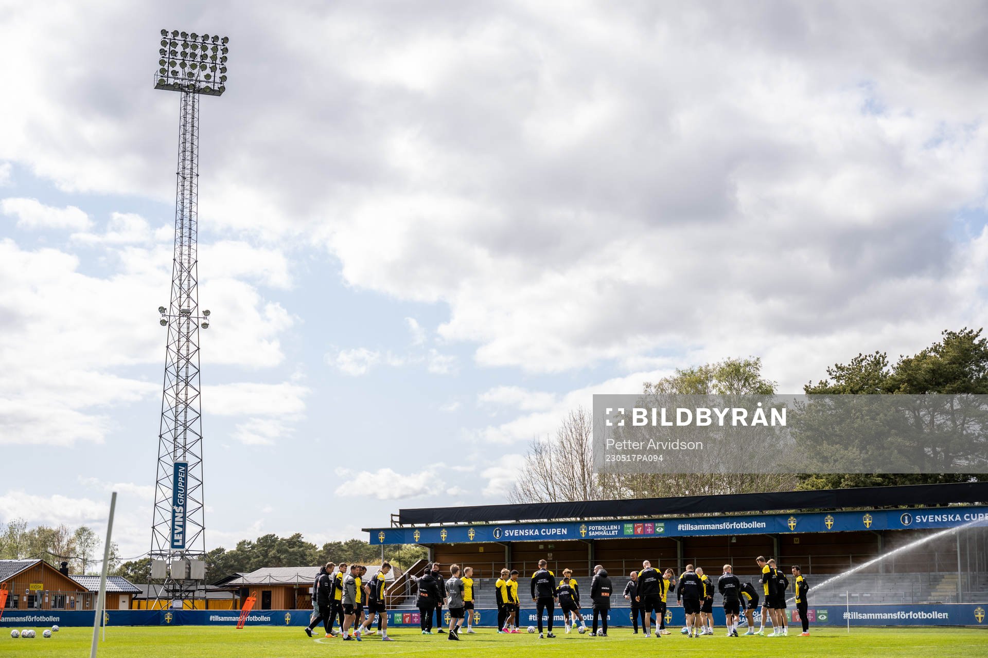 Spelarna samlas under en fotbollsträning med Häcken inför finalen i Svenska Cupen den 17 maj 2023 i Hällevik. 