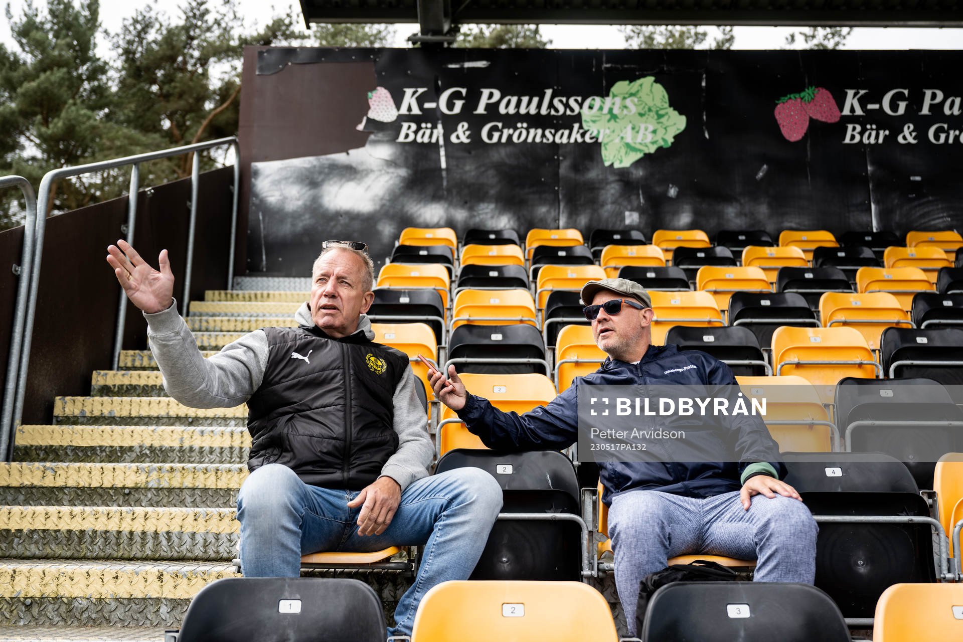 Mjällbys sportchef Hasse Larsson visar upp Strandvallen för GPs reporter Robert Laul inför finalen i Svenska Cupen mellan Mjällby och Häcken den 17 maj 2023 i Hällevik.