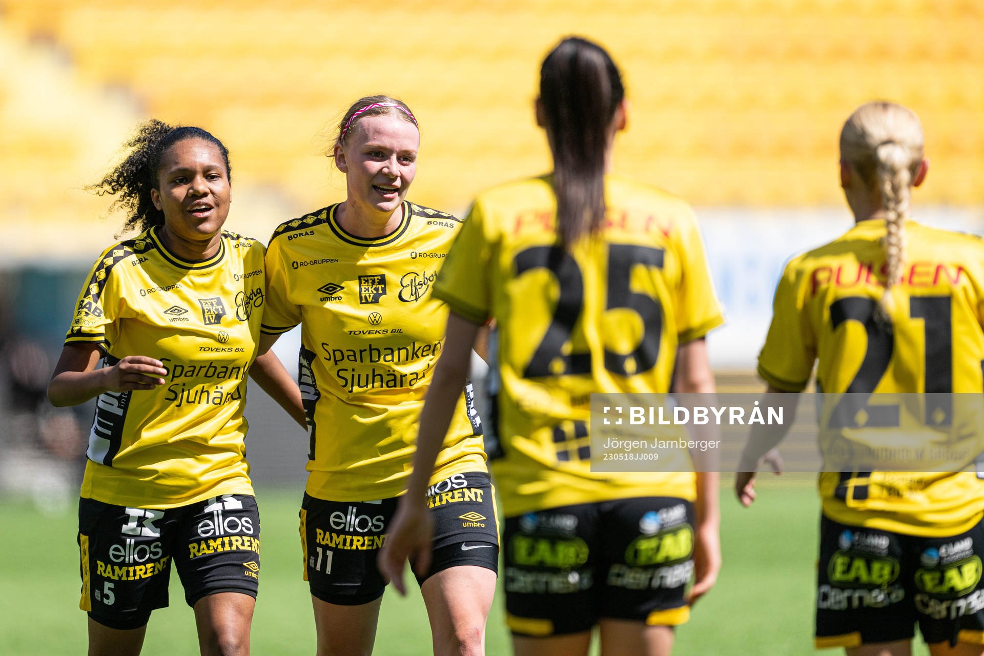 Elfsborgs Vanessa Lopez och Leann Nyström jublar