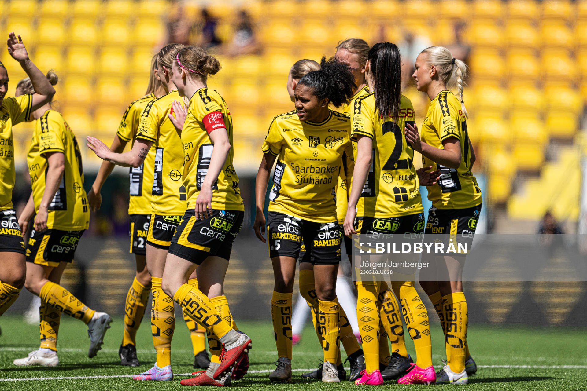 Elfsborgs Vanessa Lopez jublar med lagkamraterna