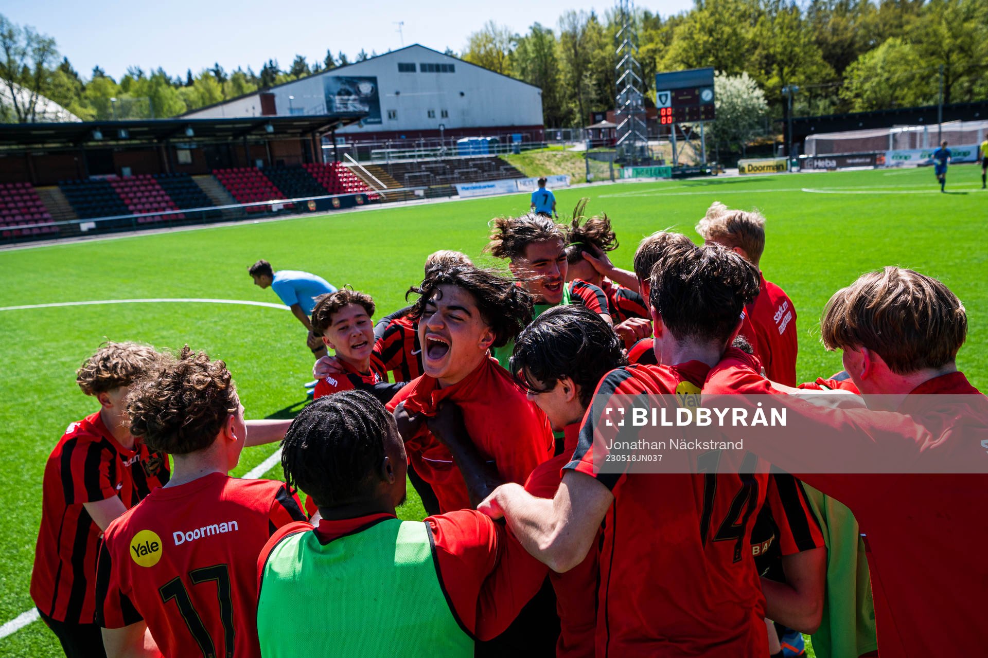 Brommapojkarnas spelare jublar