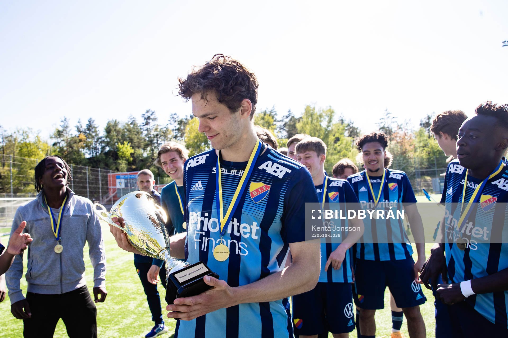 Djurgårdens Philip Rolke jublar efter finalen i Ligacupen för P19 mellan Djurgården och Kalmar den 18 maj 2023 i Stockholm. 