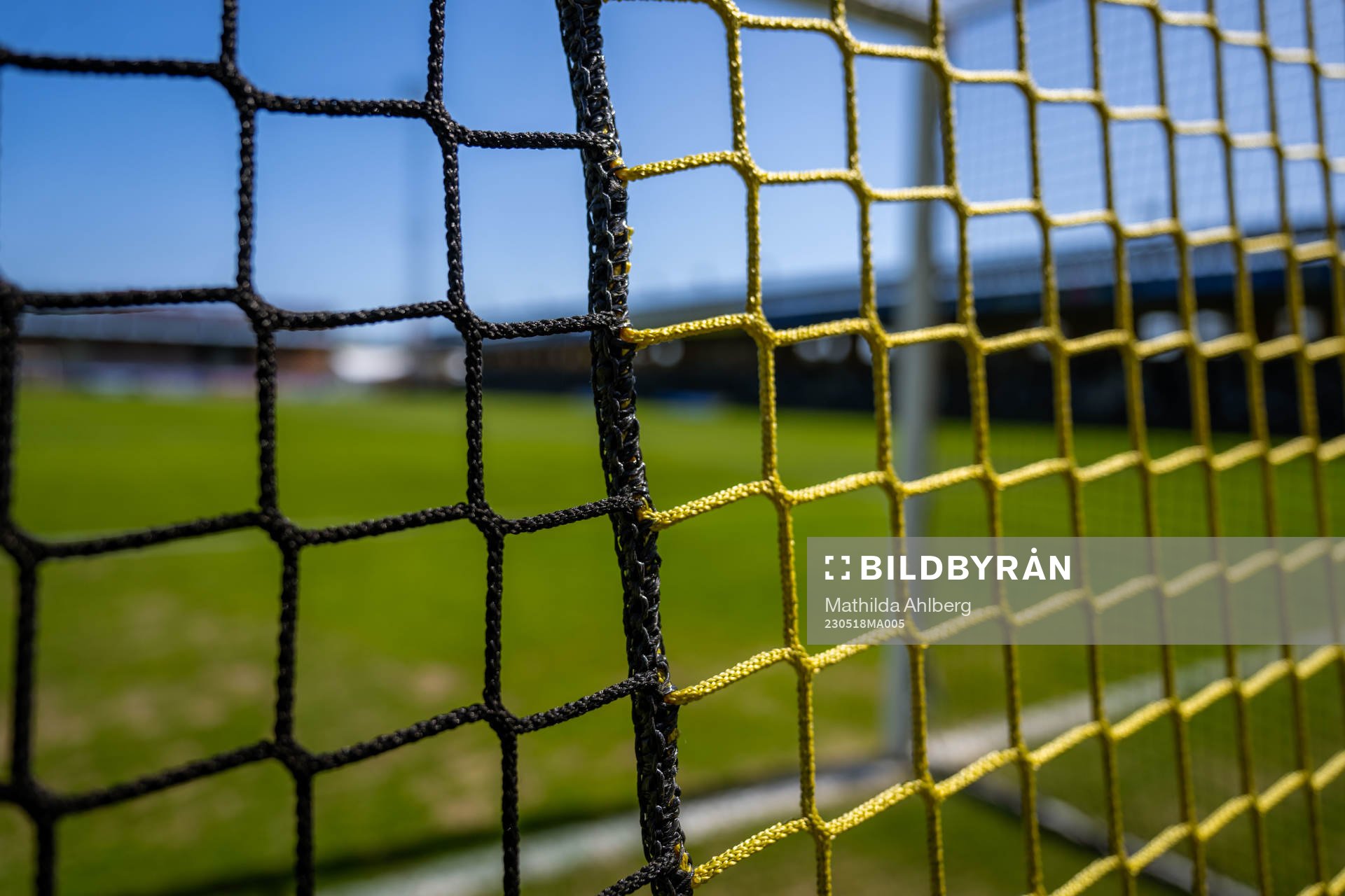 Gul och svarta nätmaskor inför finalen i Svenska Cupen mellan Mjällby och Häcken den 18 maj 2023 i Hällevik. 