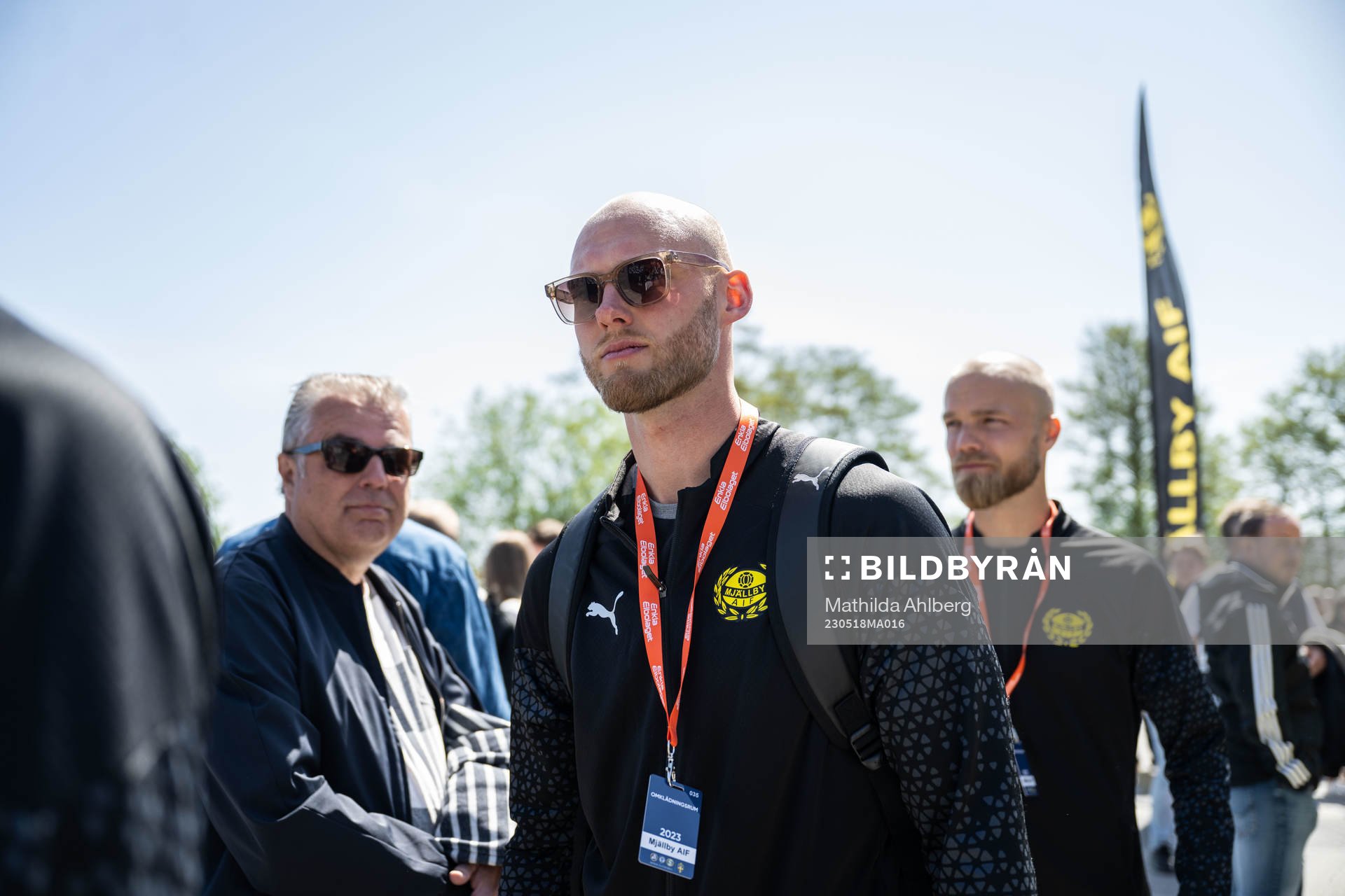 Mjällbys Adam Peterson anländer till Strandvallen inför finalen i Svenska Cupen mellan Mjällby och Häcken den 18 maj 2023 i Hällevik.