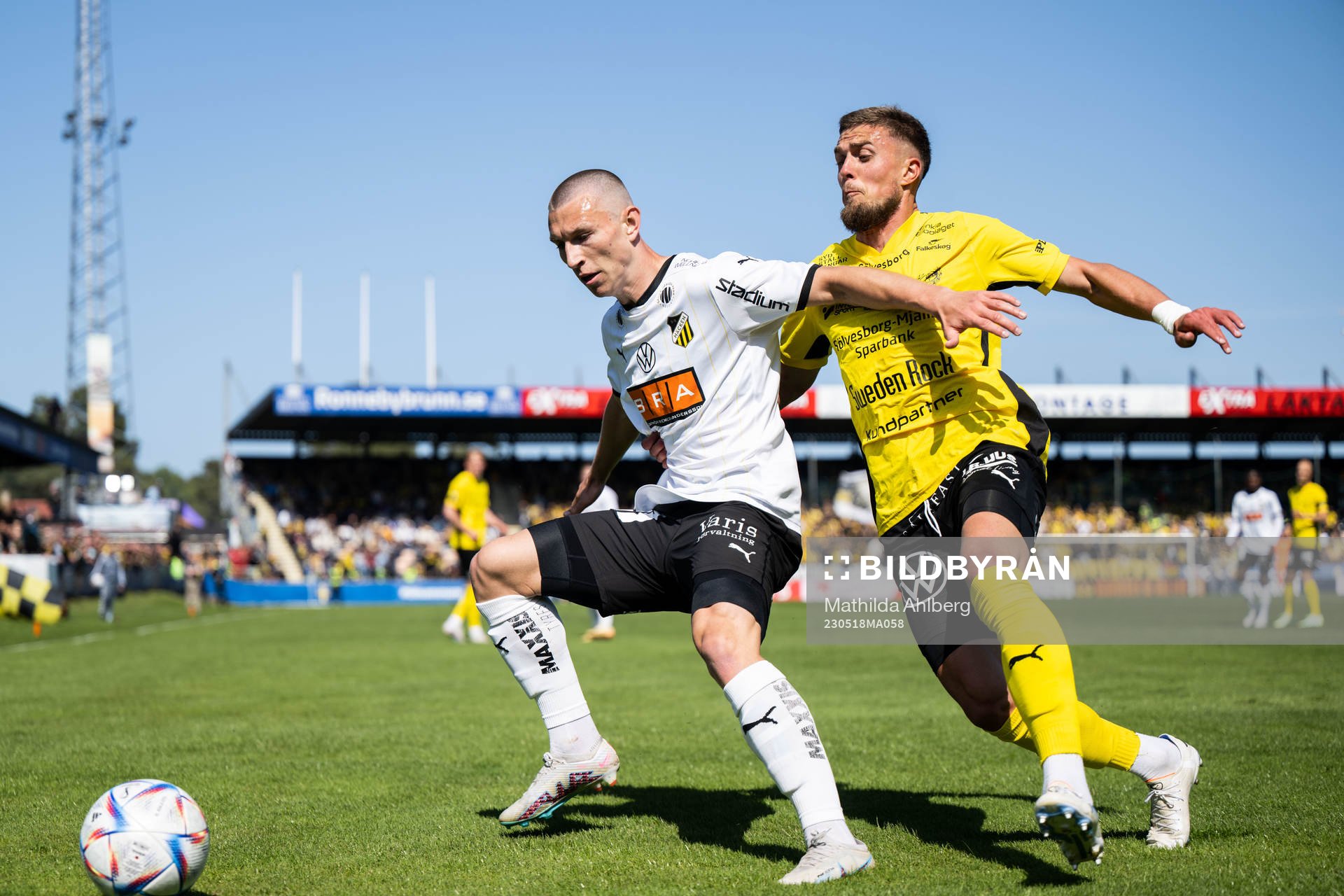 Häckens Kristoffer Lund Hansen och Mjällbys Ivan Kricak