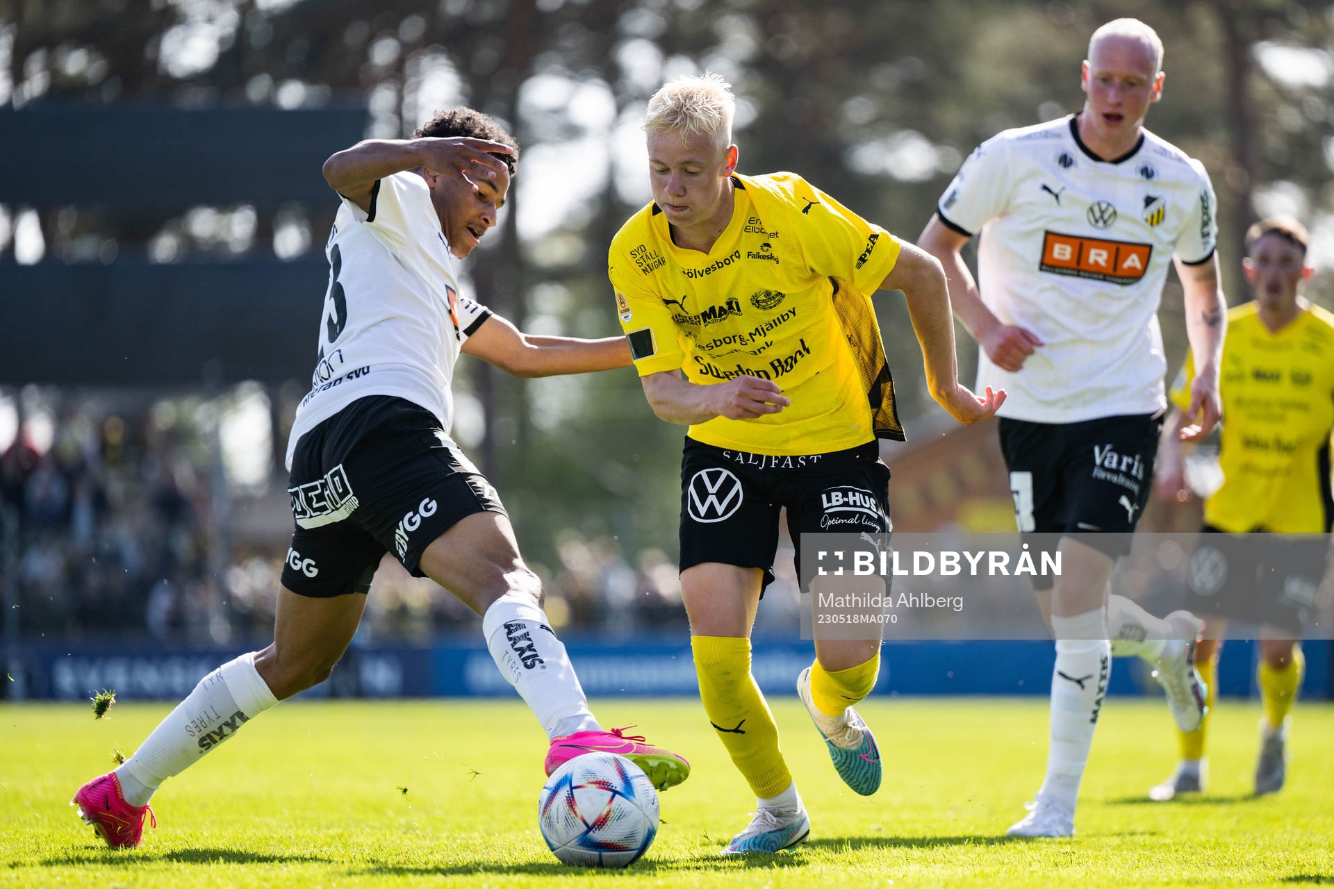 Mjällbys Otto Rosengren mot Häckens Momodou Lamin Sonko
