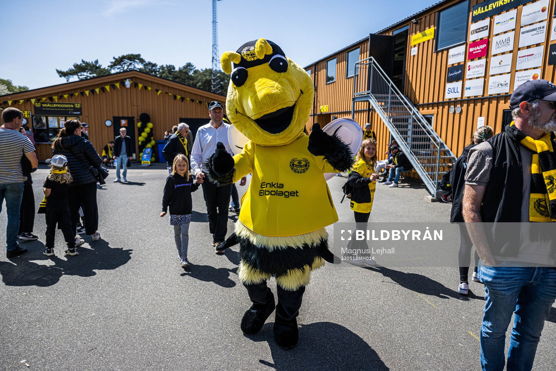 Mjällbys maskot inför finalen i Svenska Cupen mellan Mjällby och Häcken den 18 maj 2023 i Hällevik. 