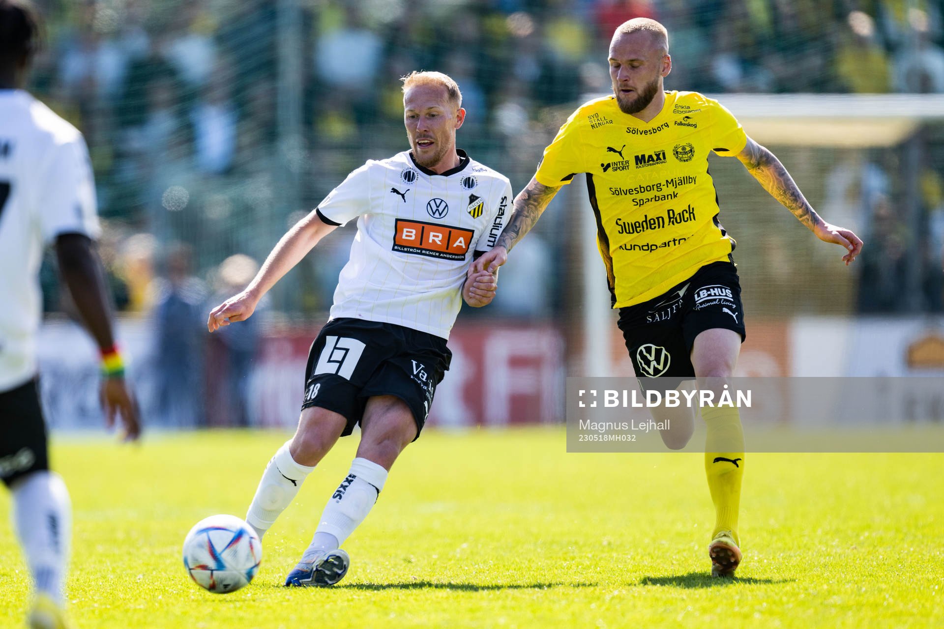 Häckens Mikkel Rygaard Jensen och Mjällbys Adam Ståhl