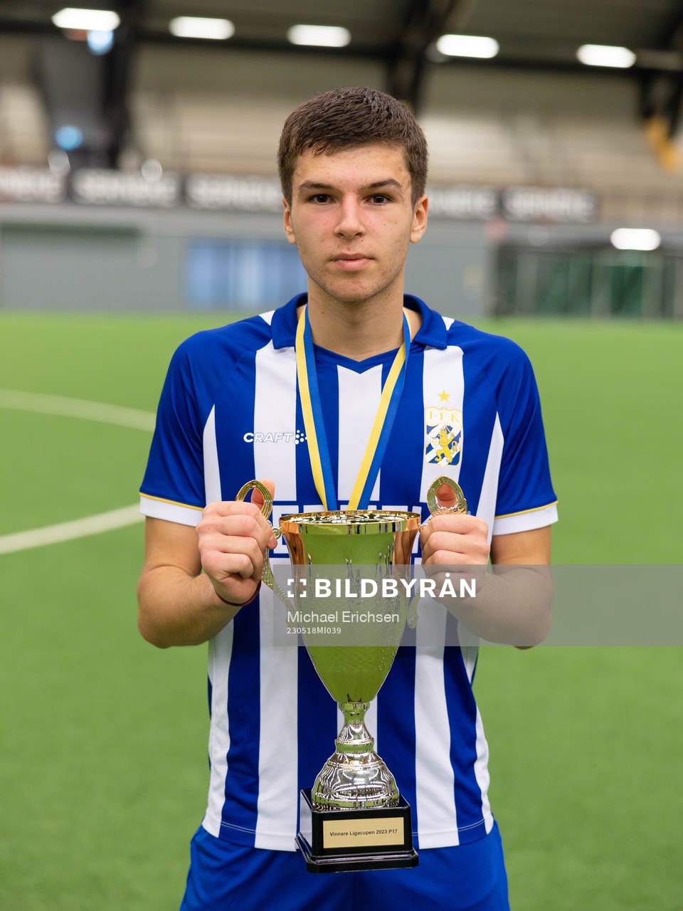 IFK Göteborgs Lion Beqiri  med pokalen