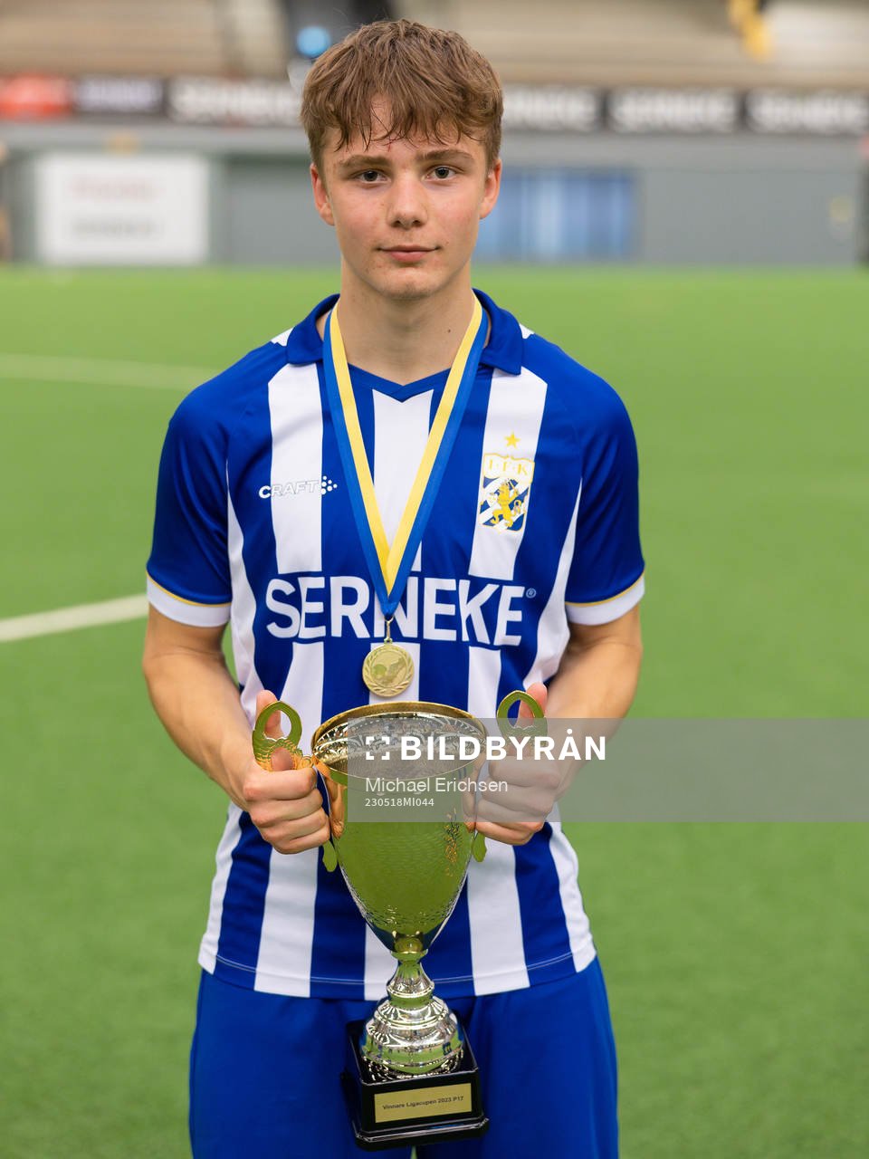 IFK Göteborgs spelare med pokalen
