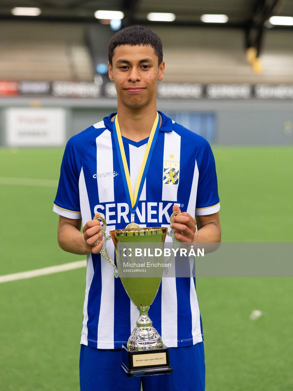 IFK Göteborgs spelare med pokalen