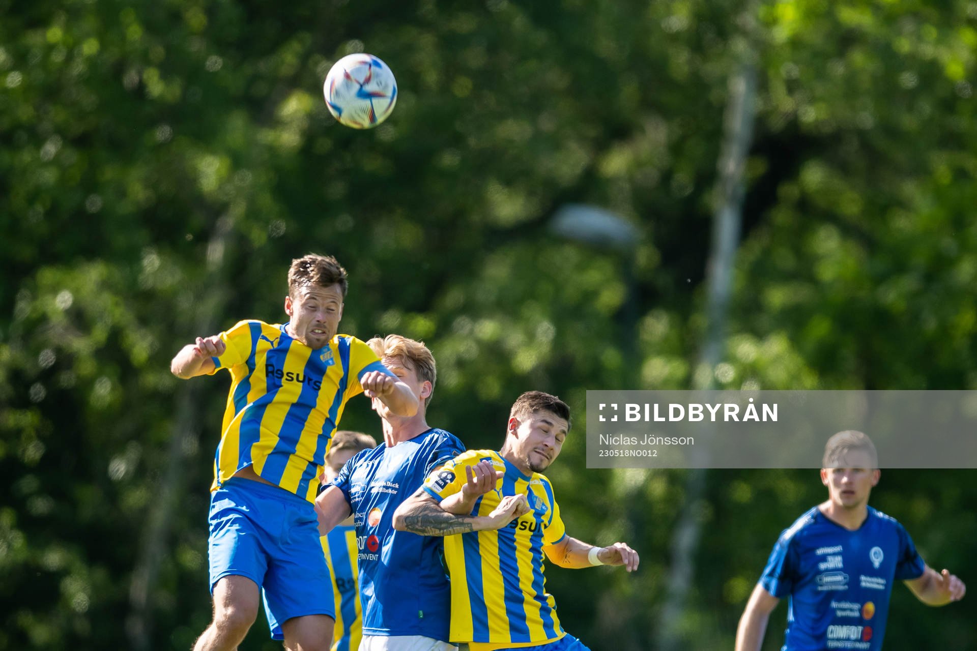 Eskilsminne IFs Lucas Ohlander och André Reinholdsson under fotbollsmatchen i Division 1 Södra mellan Eskilsminne och Åtvidaberg den 18 maj 2023 i Helsingborg.