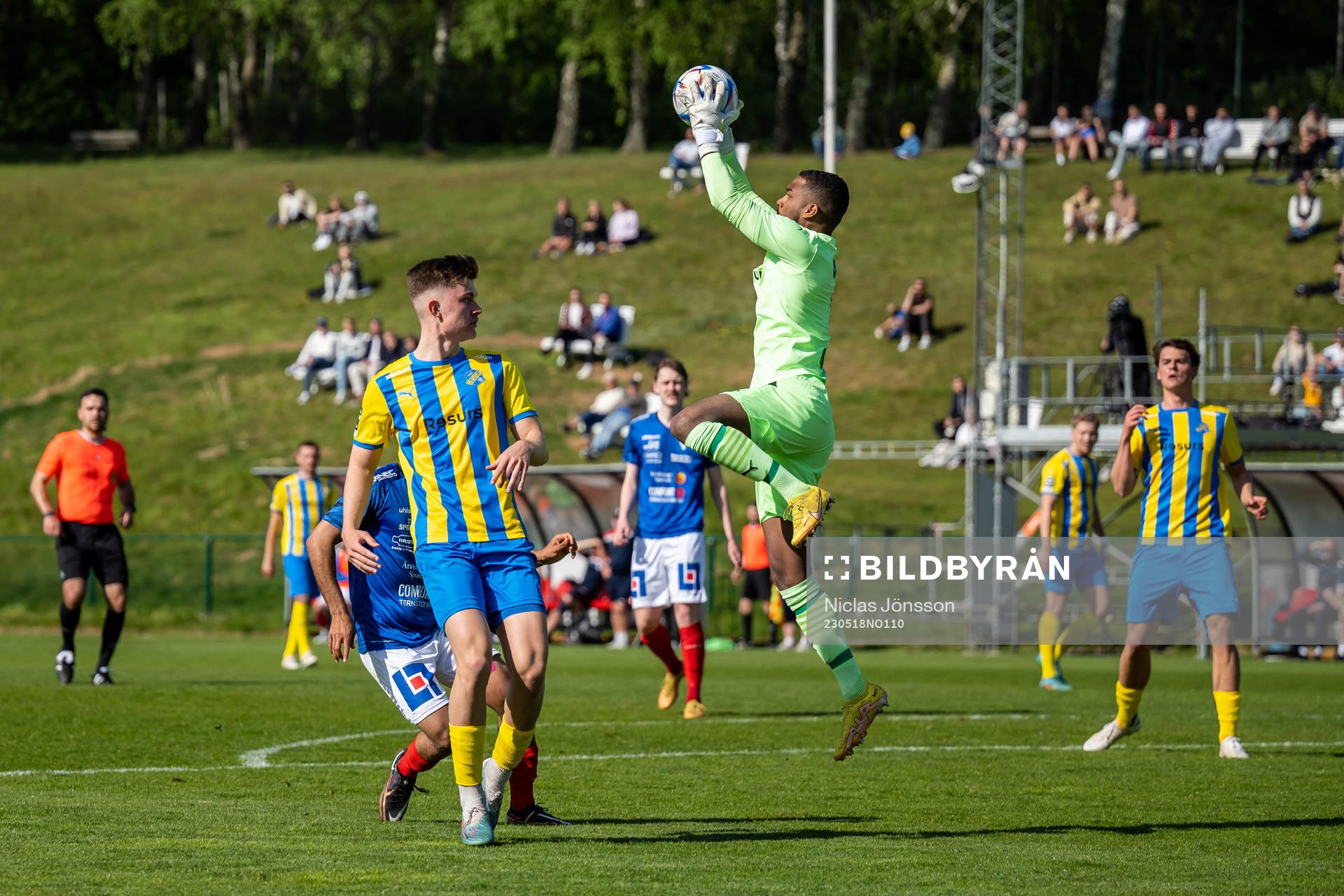 Eskilsminne IFs målvakt Lamin Sarr under fotbollsmatchen i Division 1 Södra mellan Eskilsminne och Åtvidaberg den 18 maj 2023 i Helsingborg.
