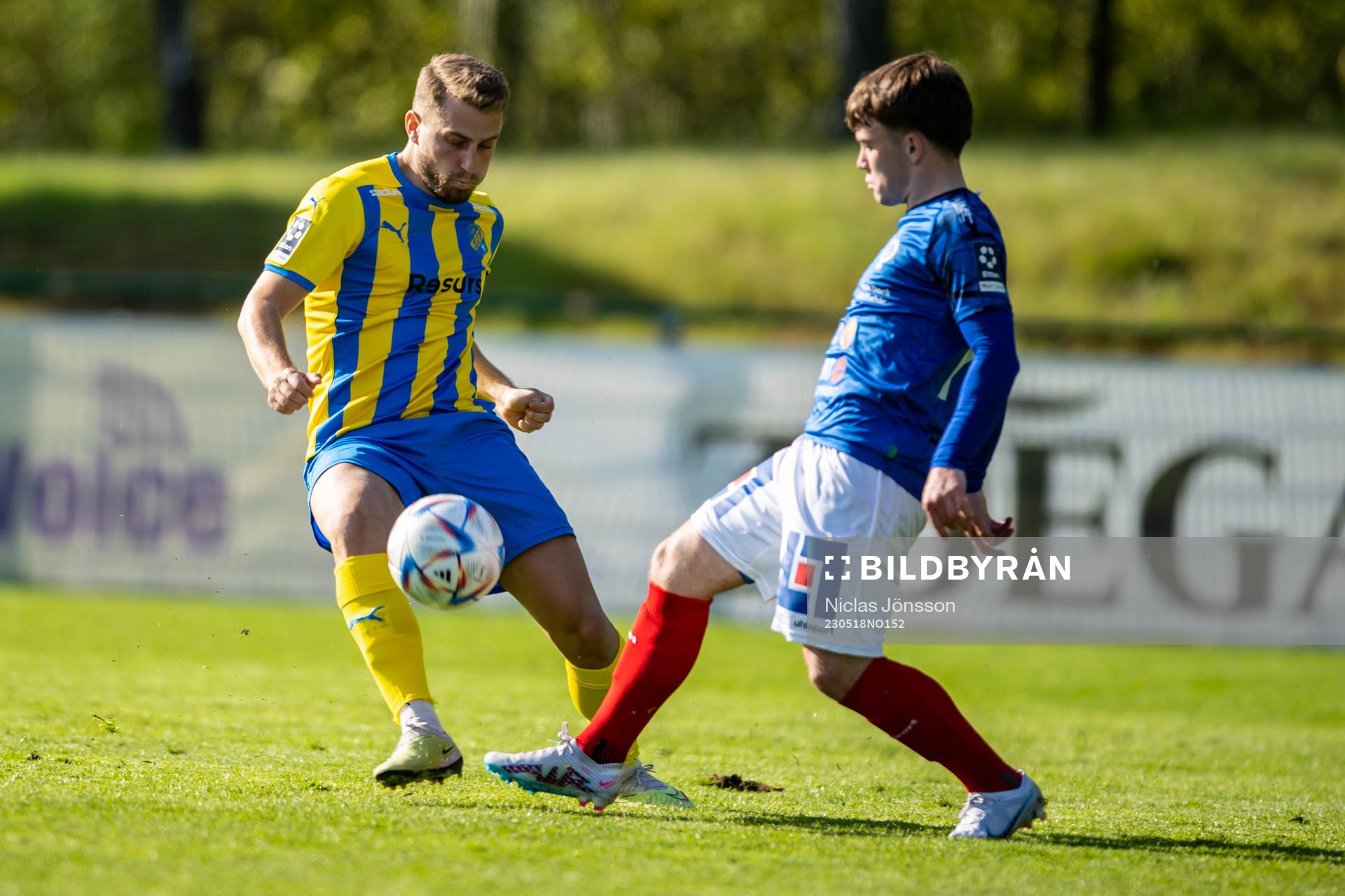 Eskilsminne IFs Endrit Ibishi och Åtvidabergs FFs Gustav