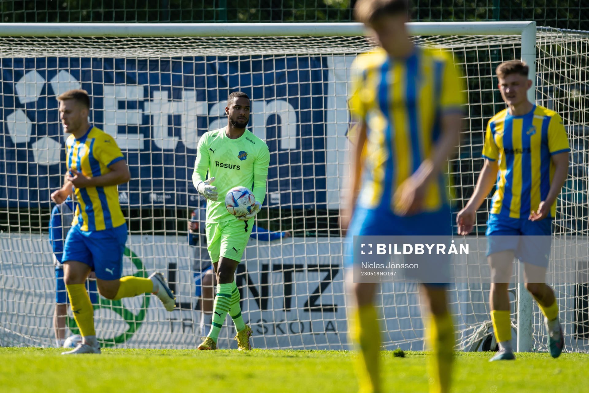 Eskilsminne IFs målvakt Lamin Sarr under fotbollsmatchen i Division 1 Södra mellan Eskilsminne och Åtvidaberg den 18 maj 2023 i Helsingborg.