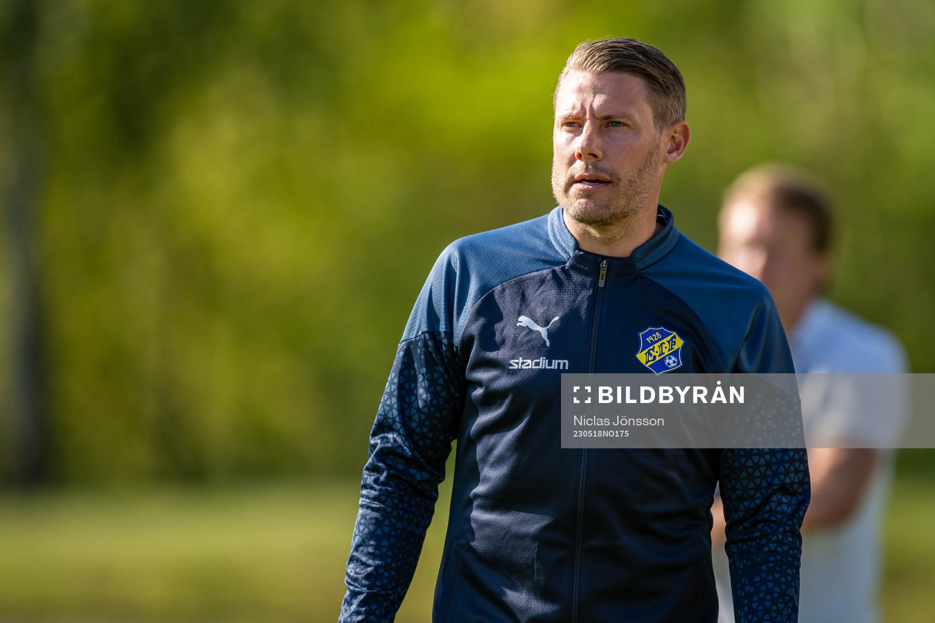 Eskilsminne IFs tränare Patrik Ingelsten under fotbollsmatchen i Division 1 Södra mellan Eskilsminne och Åtvidaberg den 18 maj 2023 i Helsingborg.