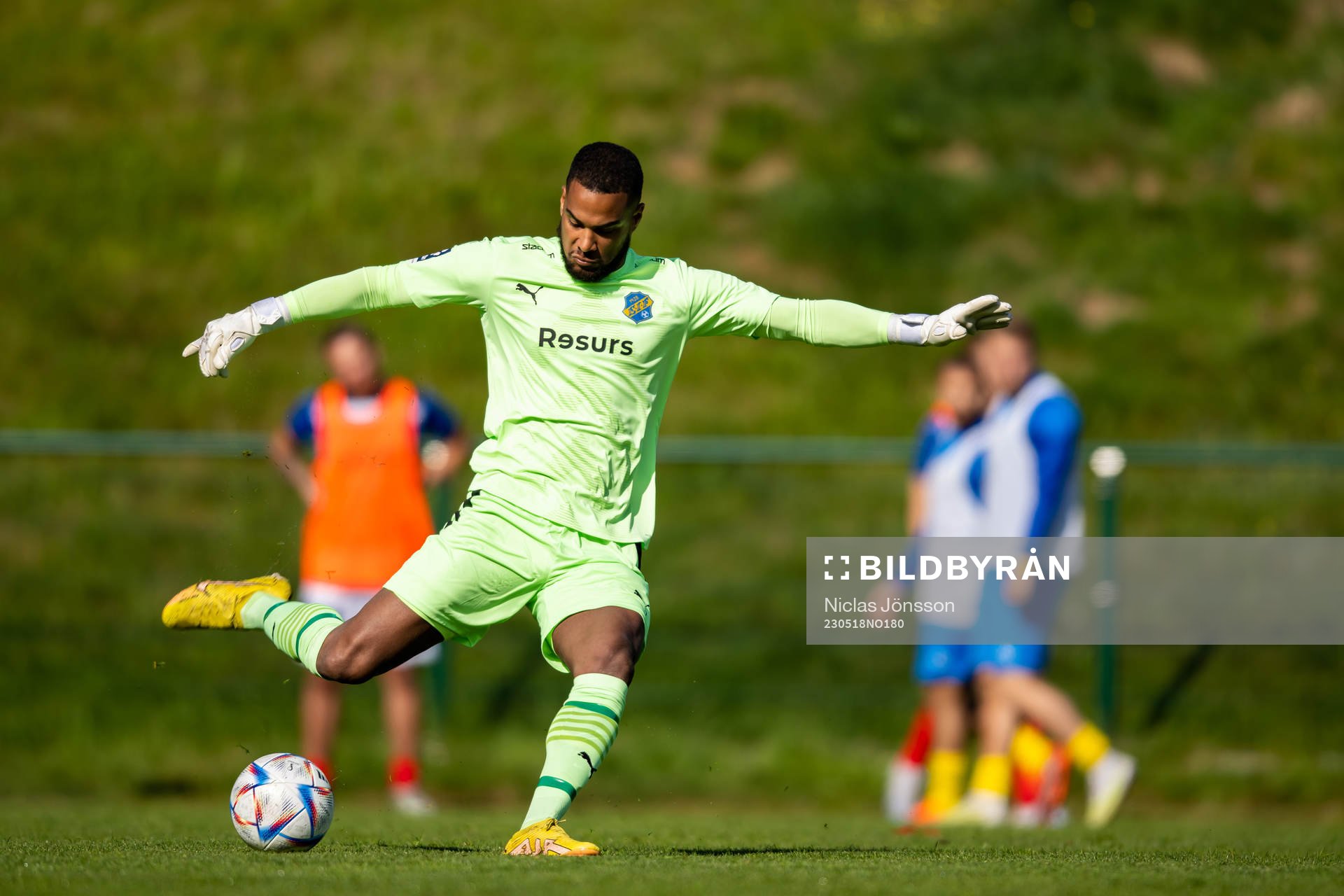 Eskilsminne IFs målvakt Lamin Sarr under fotbollsmatchen i Division 1 Södra mellan Eskilsminne och Åtvidaberg den 18 maj 2023 i Helsingborg.