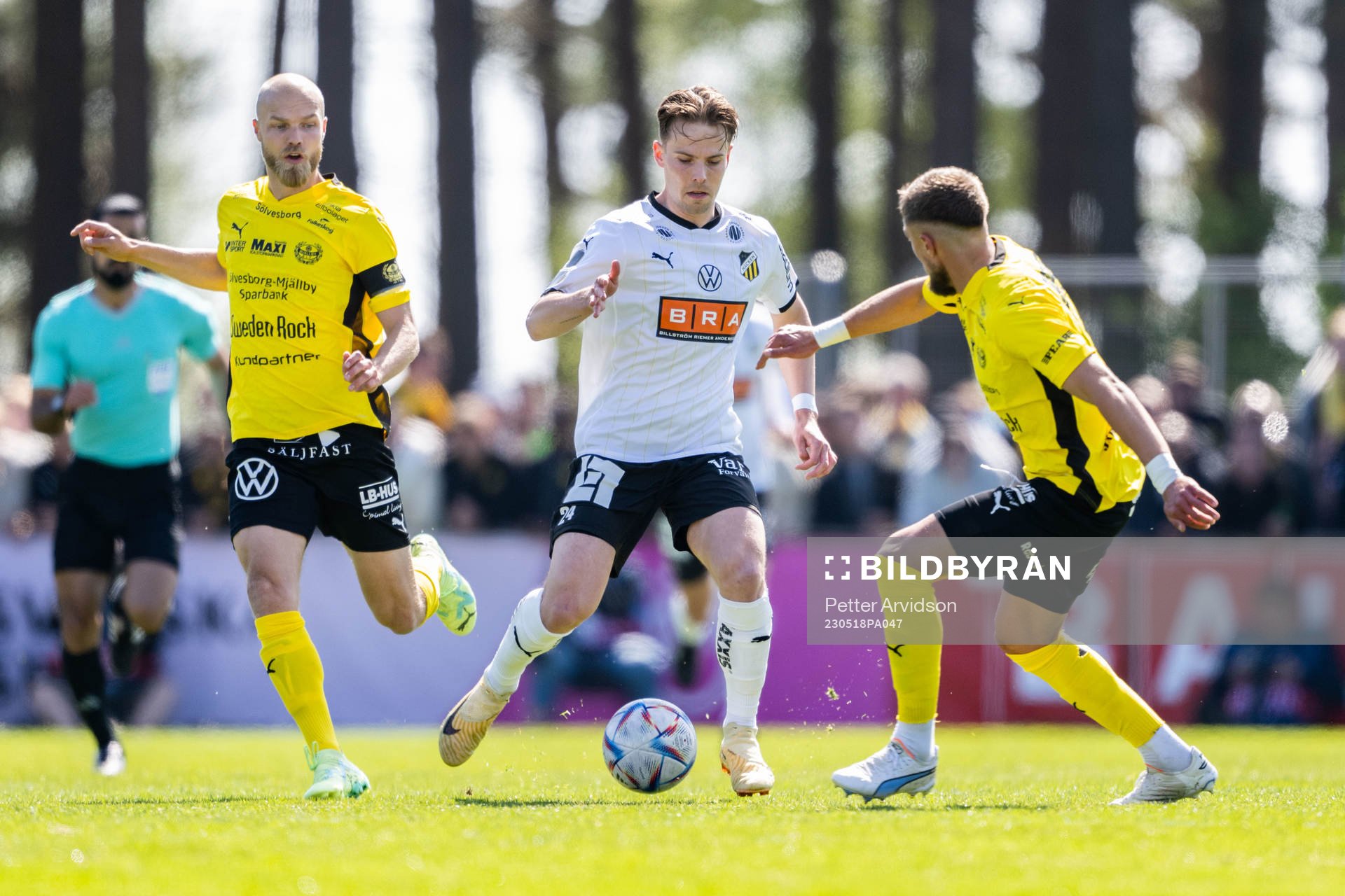 Mjällbys Viktor Gustafson och Häckens Lars Olden Larsen