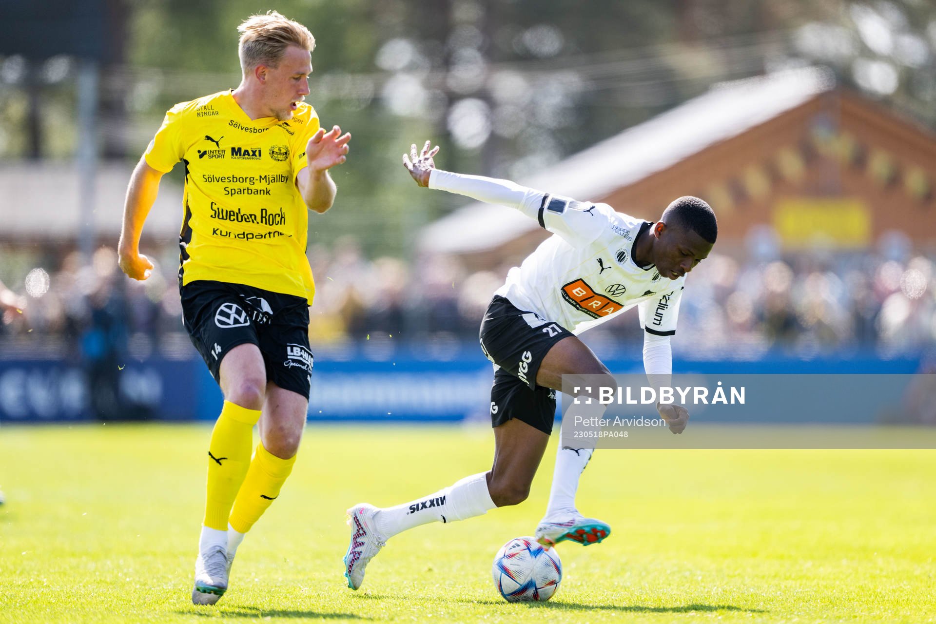 Mjällbys Herman Johansson och Häckens Akoua Romeo Amane