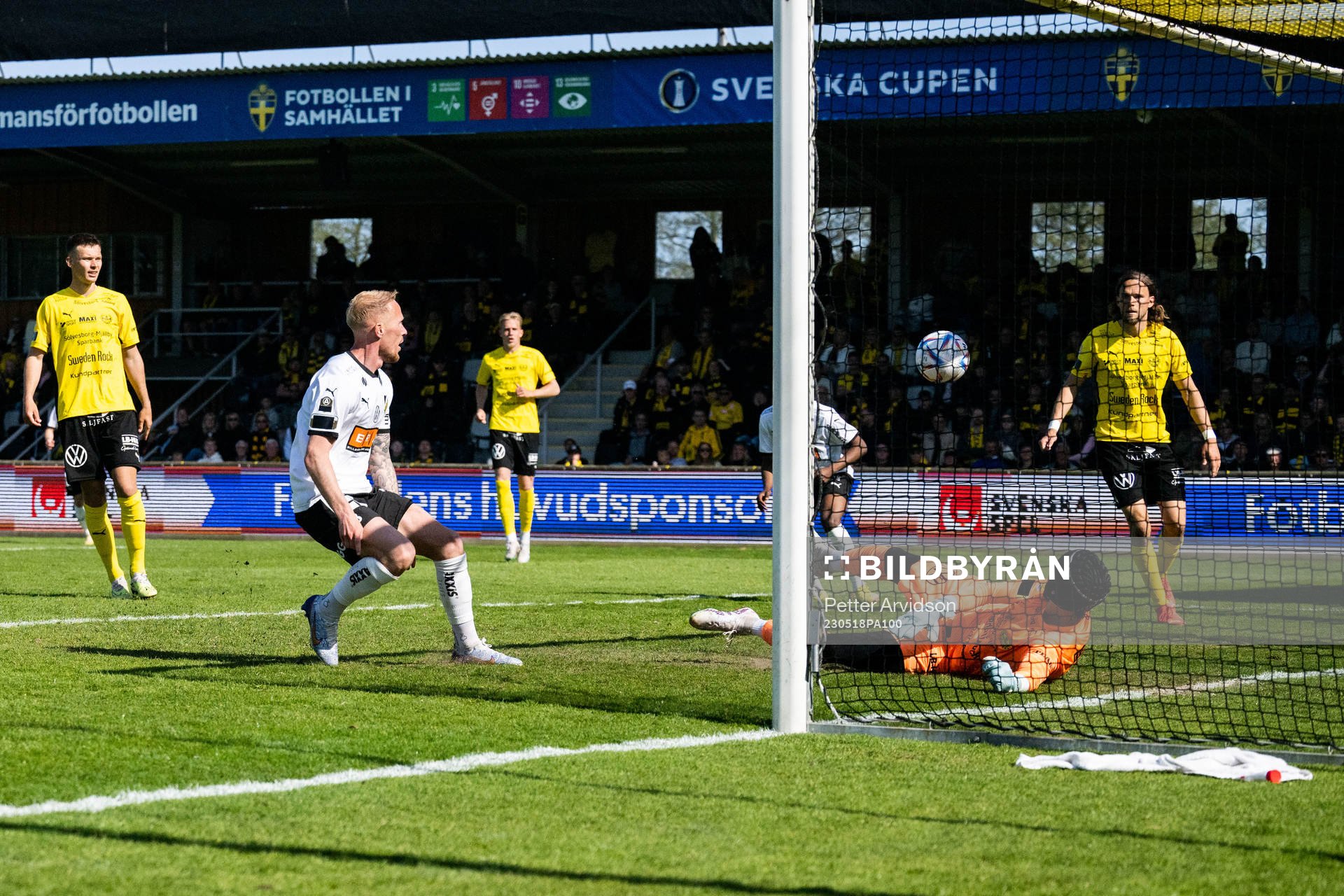 Häckens Mikkel Rygaard Jensen gör 0-3 bakom Mjällbys