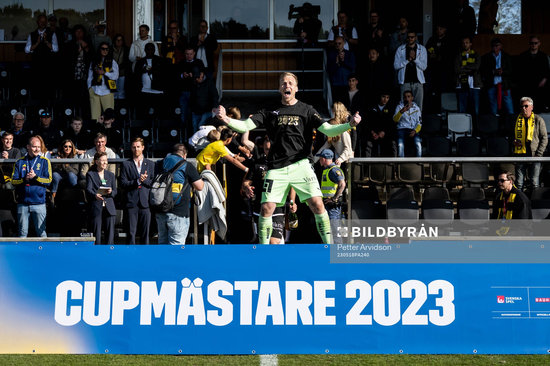 Häckens målvakt Peter Abrahamsson jublar efter finalen i Svenska Cupen mellan Mjällby och Häcken den 18 maj 2023 i Hällevik. 
