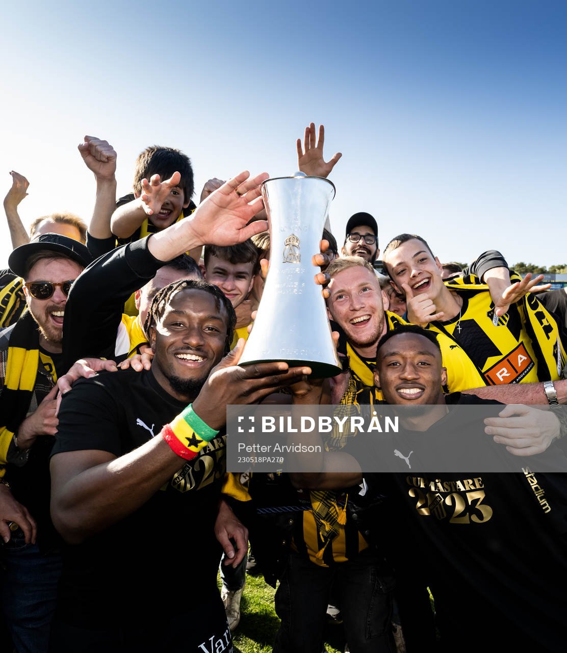 Häckens Ibrahim Sadiq och Benie Adama Traore jublar med
