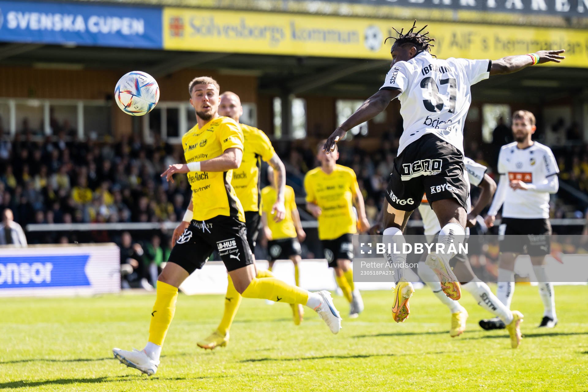 Häckens Ibrahim Sadiq nickar in 0-1 målet