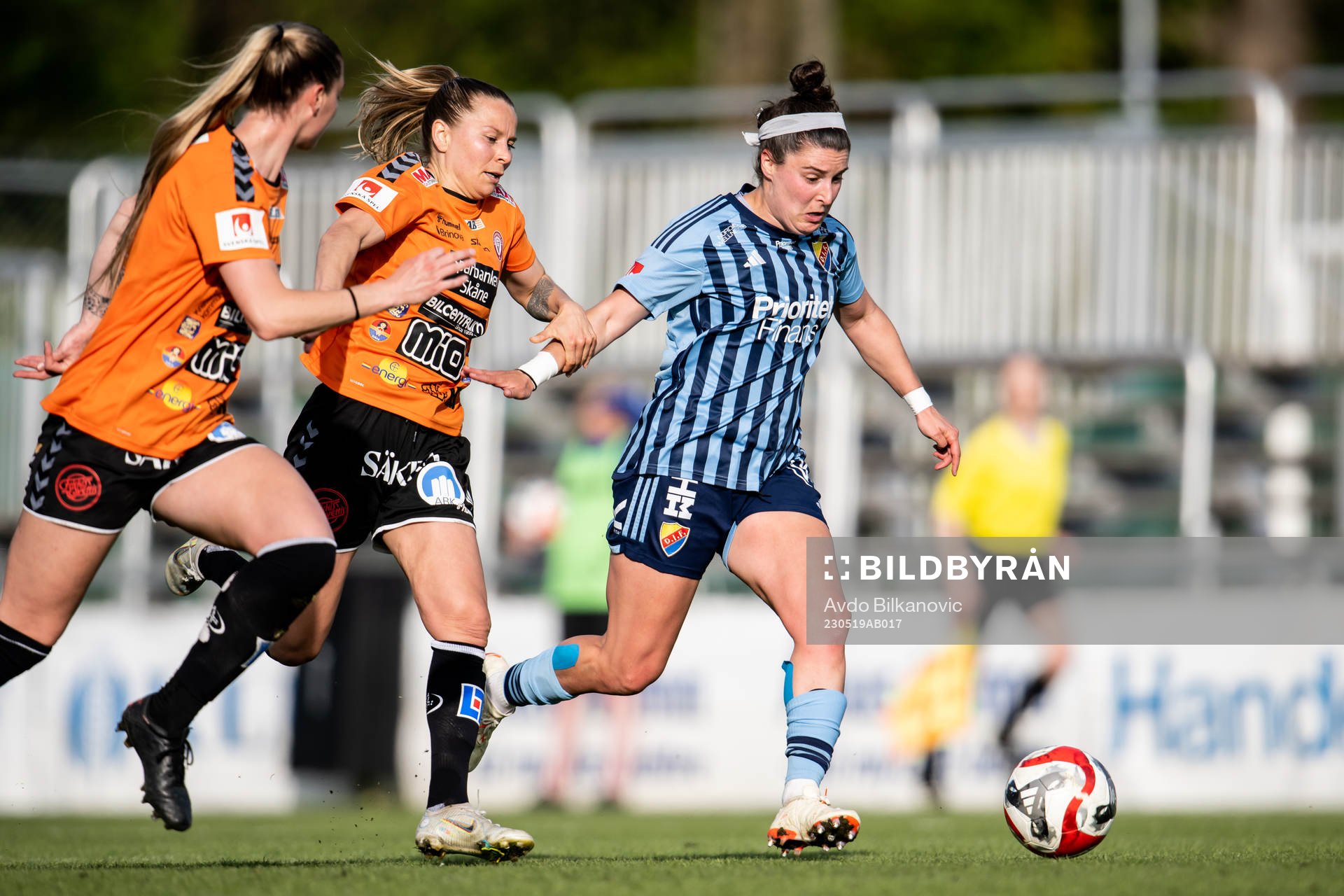 Kristianstads Emmi Alanen och Djurgårdens Hayley Dowd