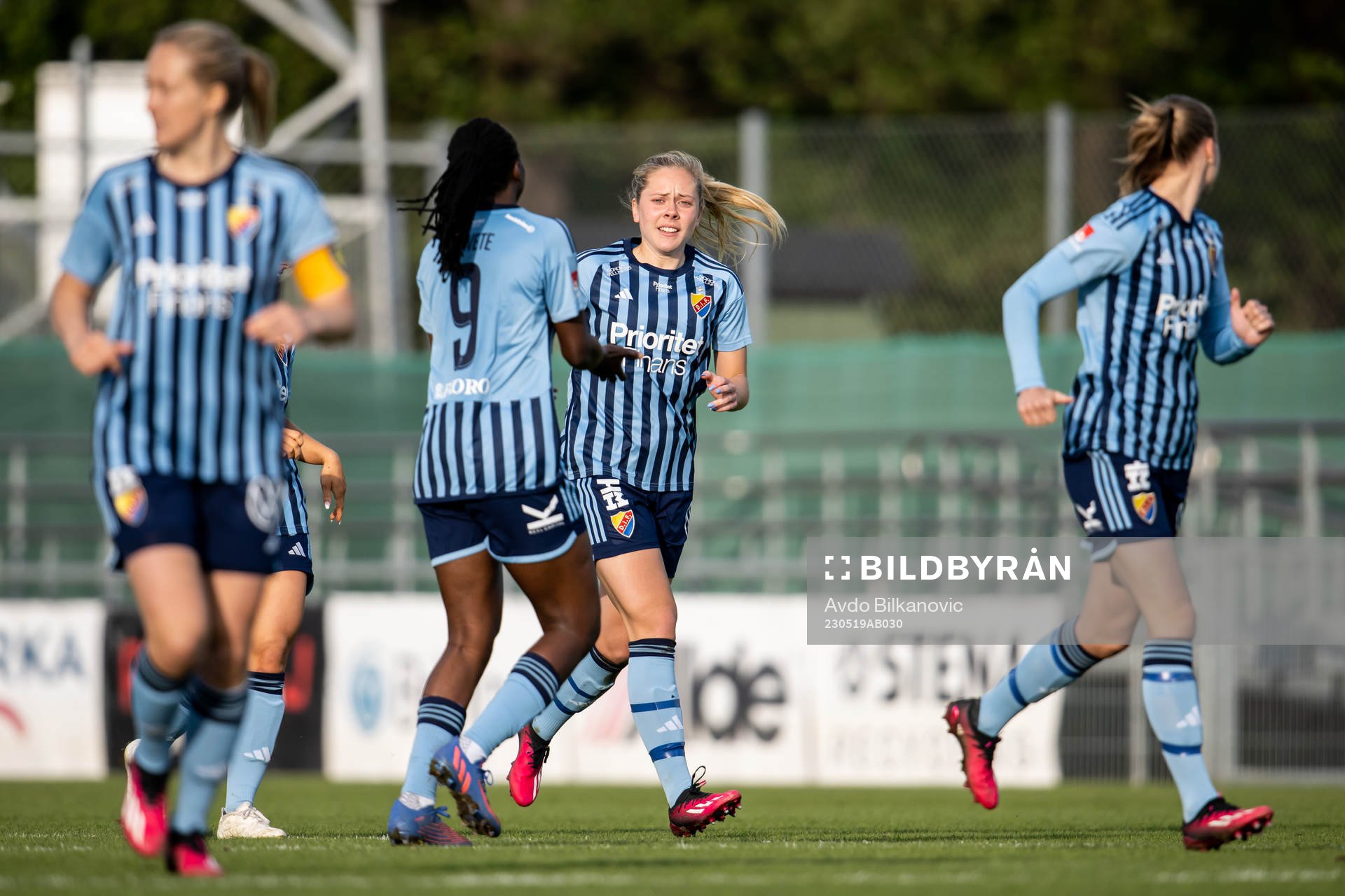 Djurgårdens Flavine Mawete Musolo och Alice Bergström