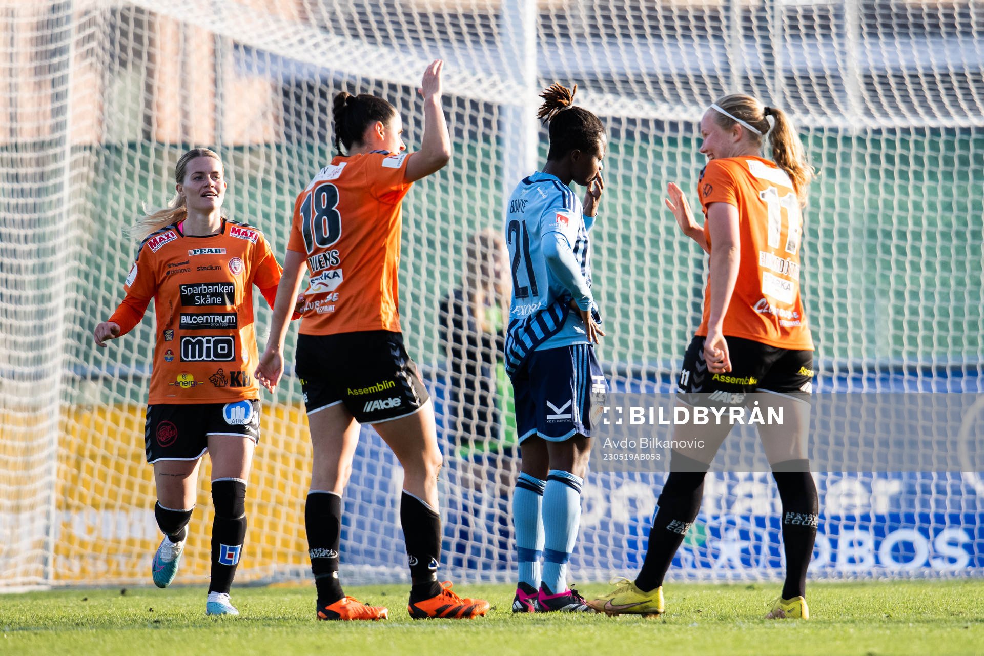 Kristianstads Evelyne Viens och Hlin Eiriksdottir jublar