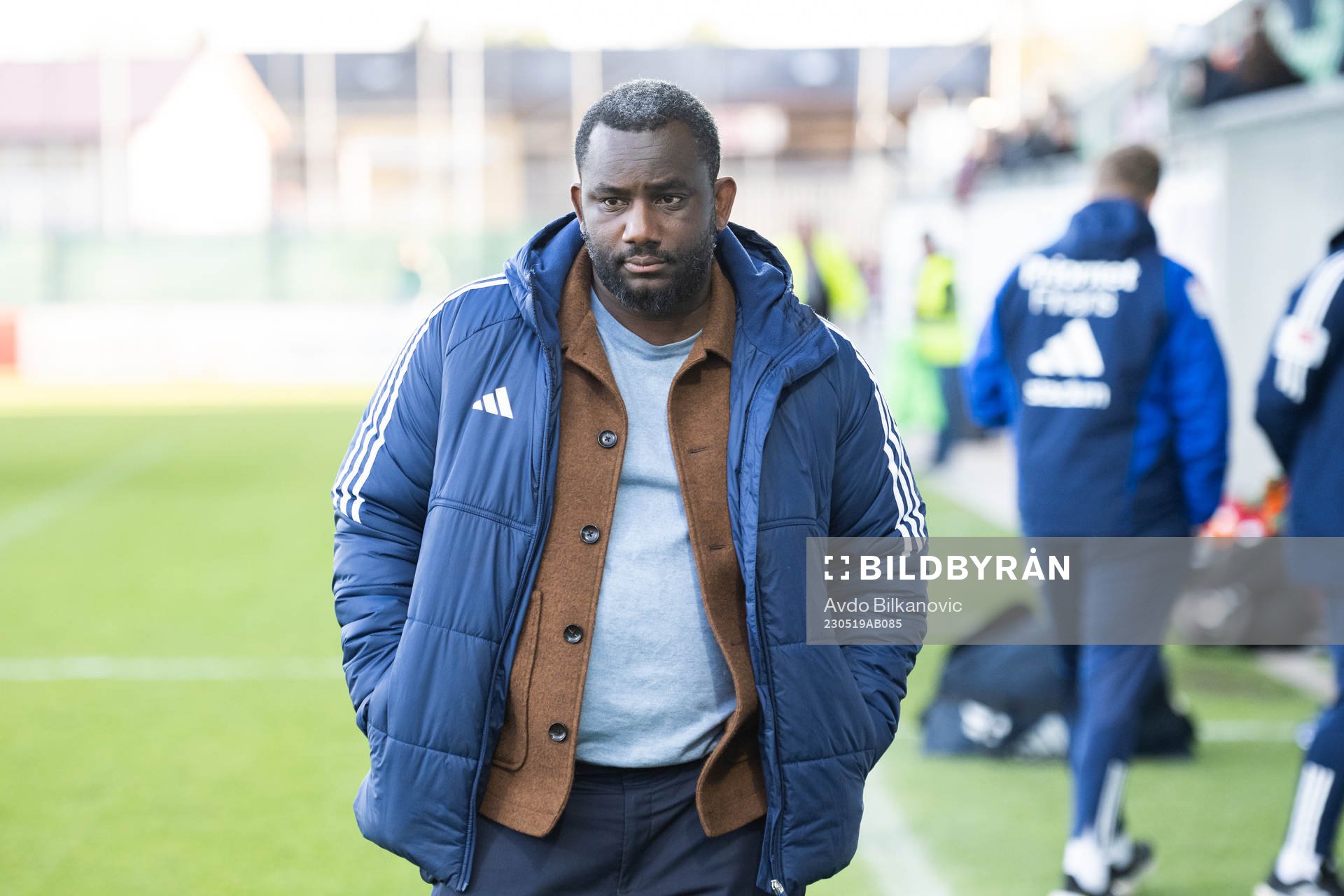 Djurgårdens sportchef Jean Balawounder fotbollsmatchen i Damallsvenskan mellan Kristianstad och Djurgården den 19 maj 2023 i Kristianstad.
