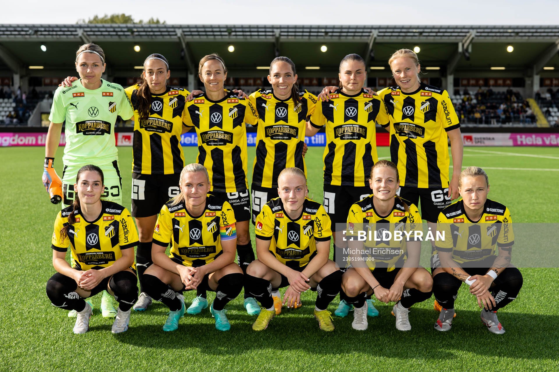 Häckens startelva ställer upp för en lagbild