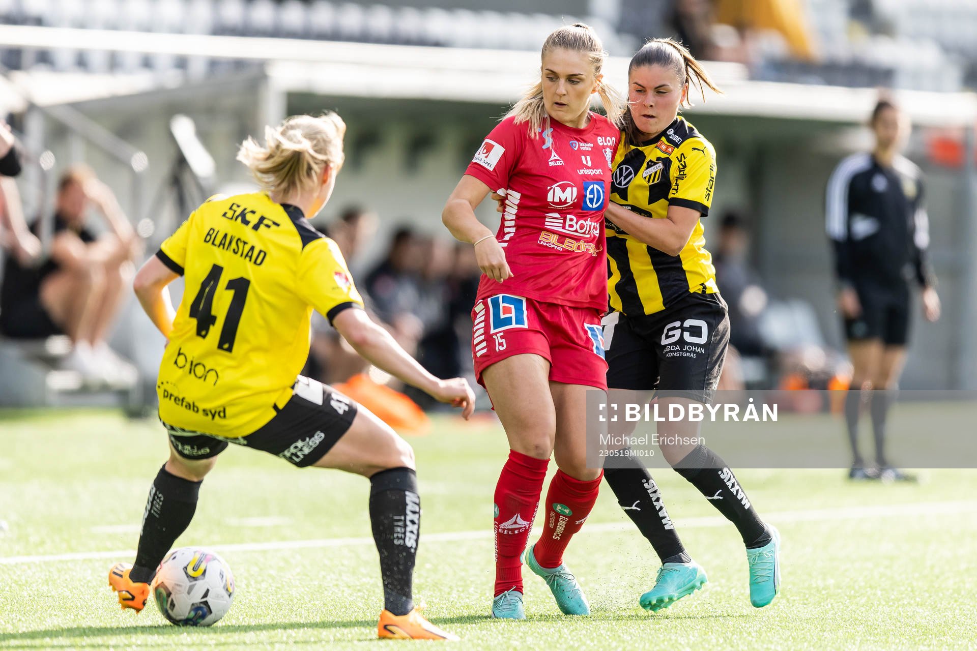 Linköpings Lisa Björk mot Häckens Julie Blakstad och
