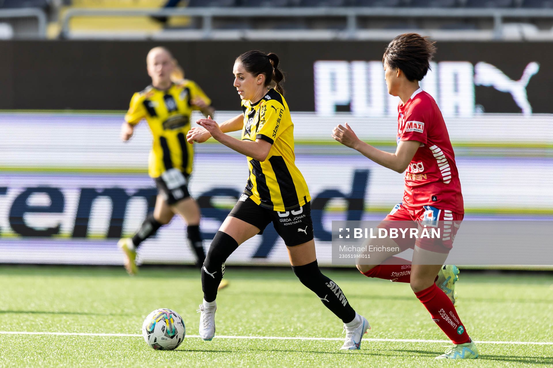 Häckens Clarissa Larisey och Linköpings Saori Takarada